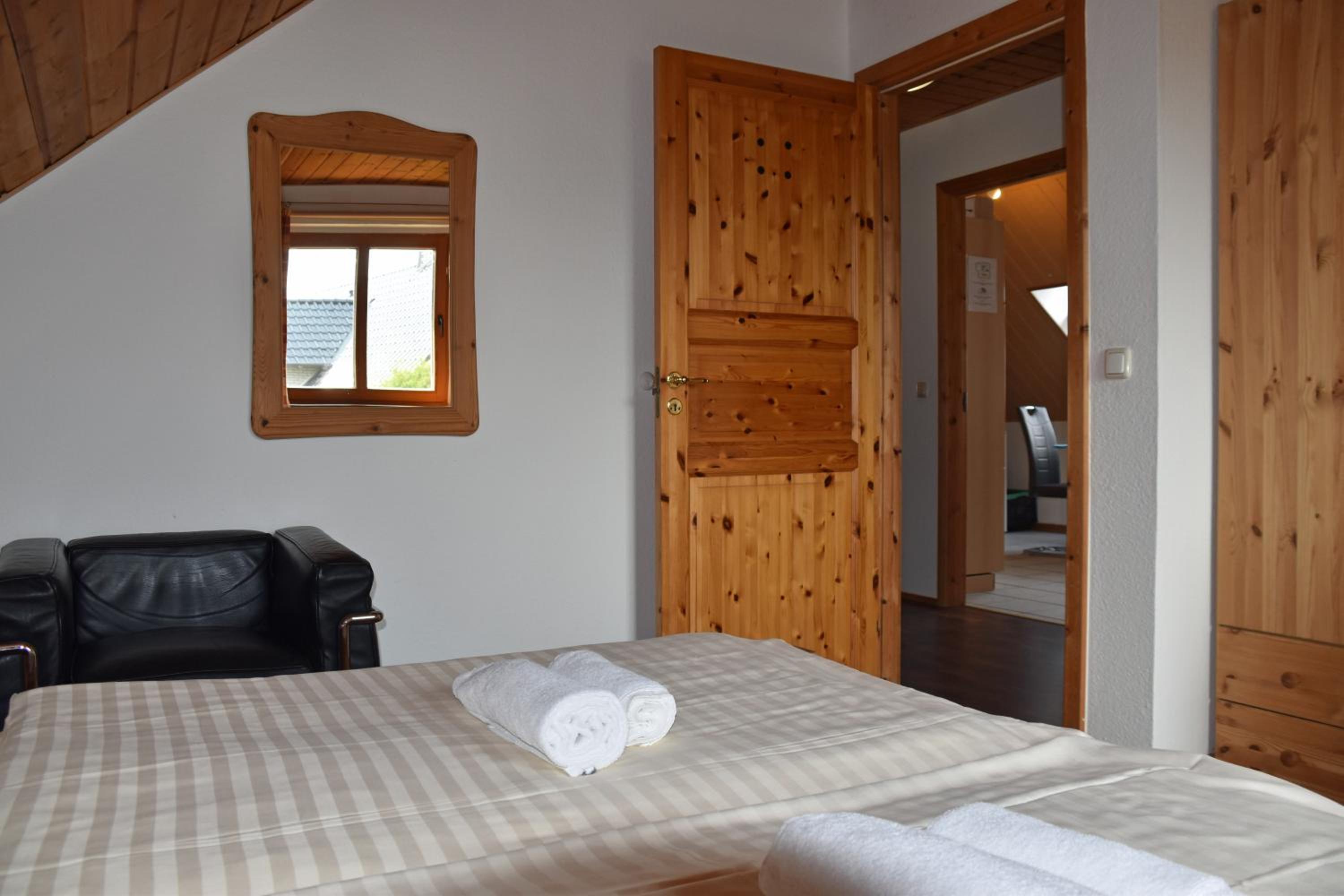 Two-Bedroom Apartment with Balcony - Photo 5