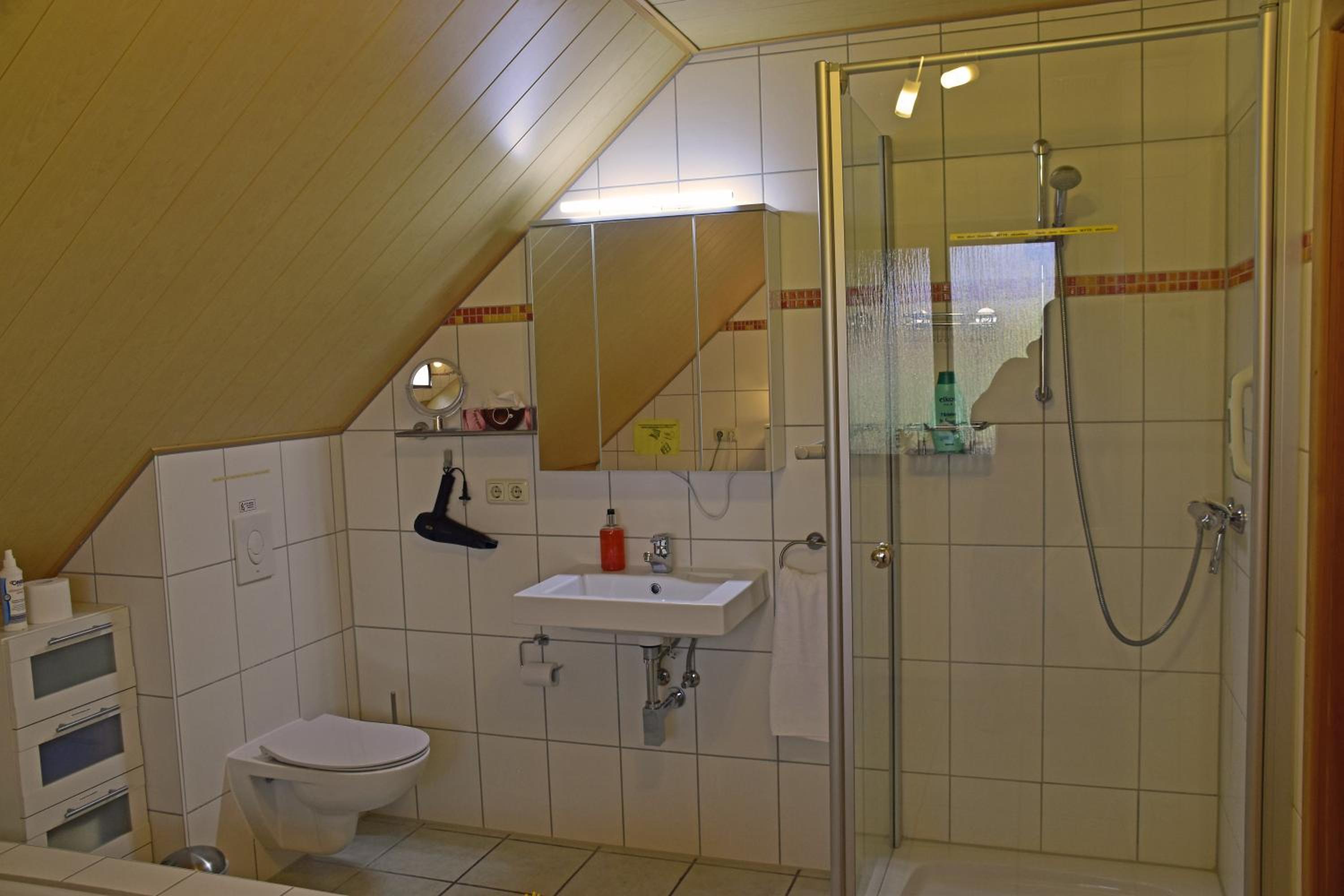Two-Bedroom Apartment with Balcony - Photo 6