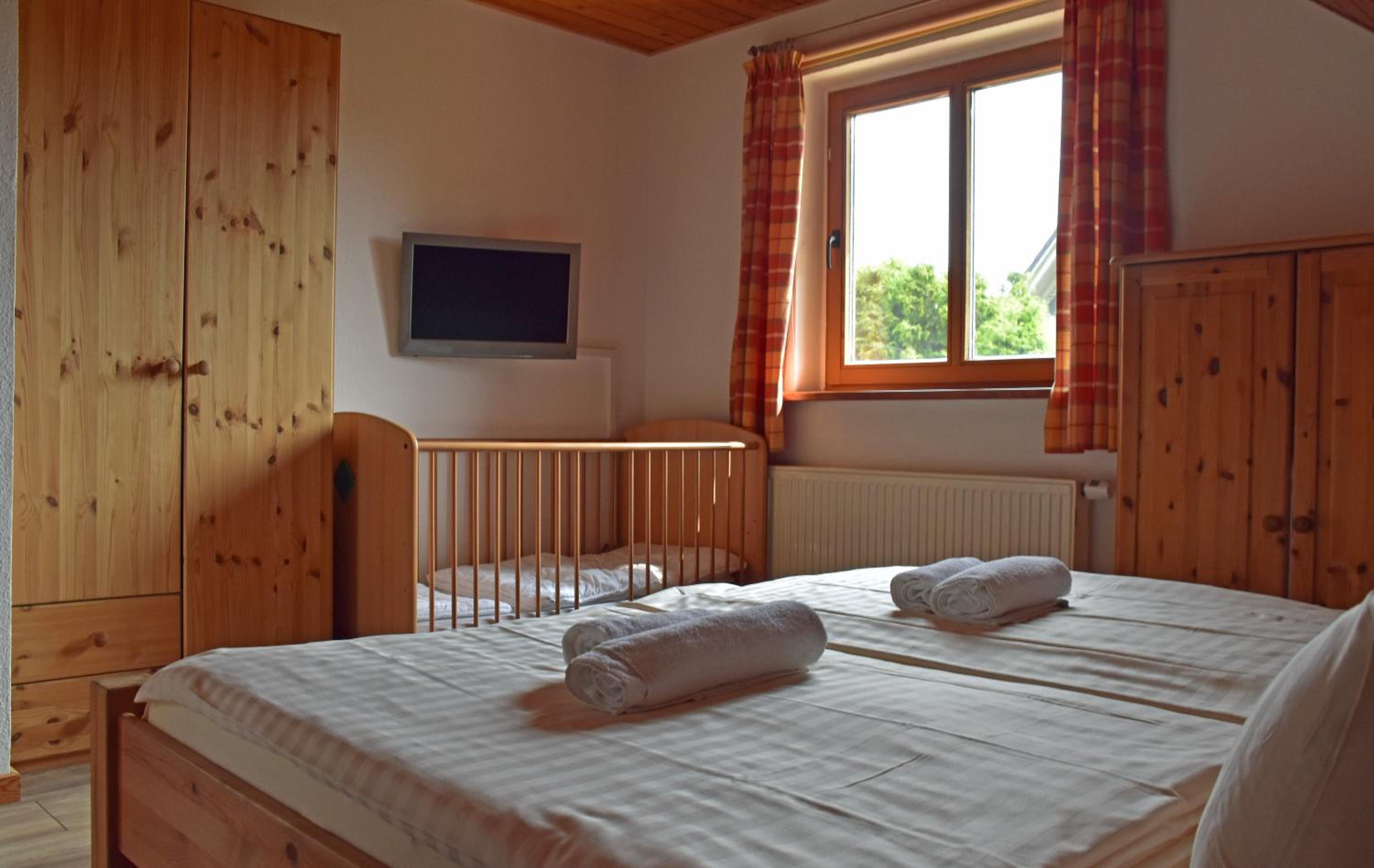 Two-Bedroom Apartment with Balcony - Photo 9