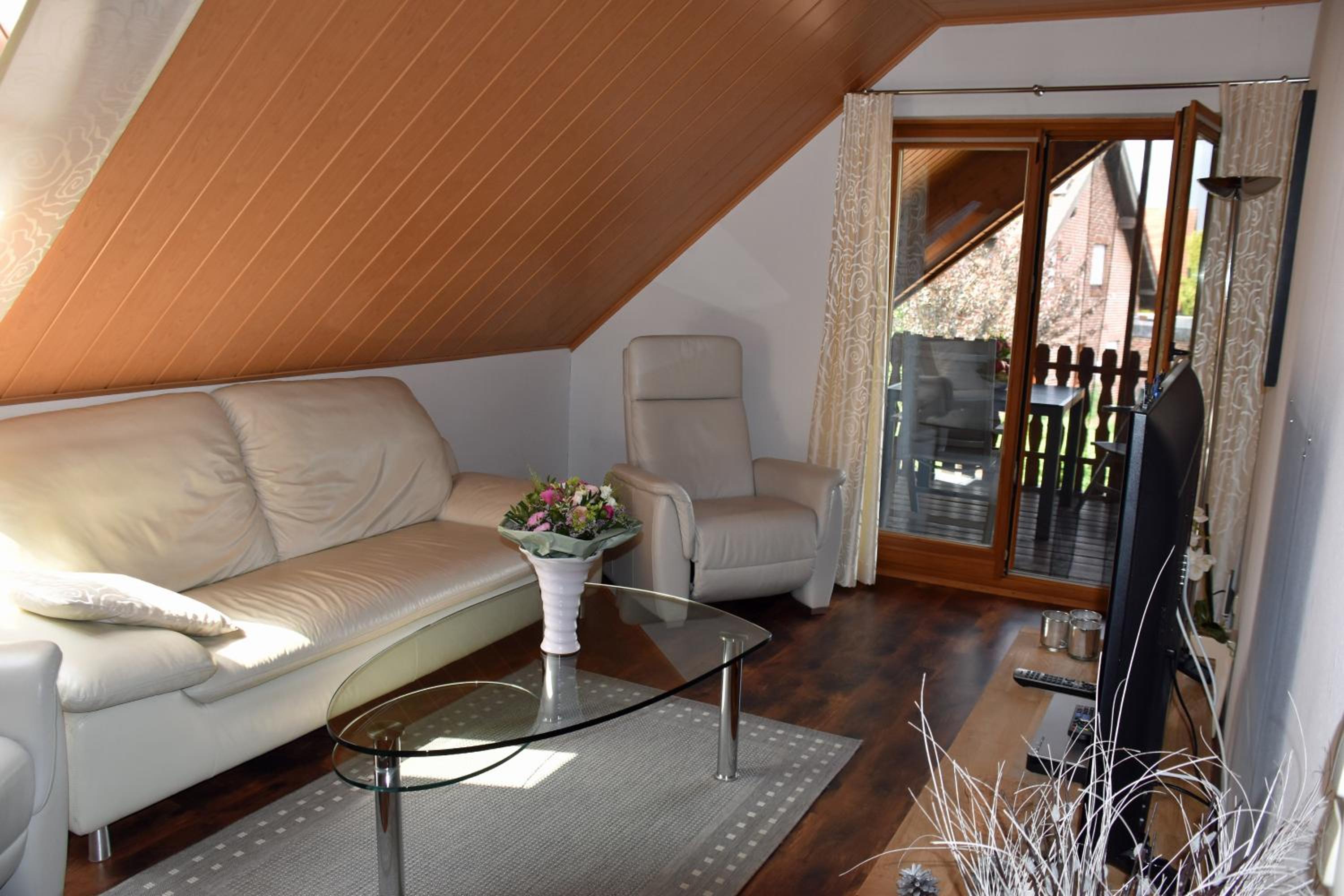 Two-Bedroom Apartment with Balcony - Photo 18