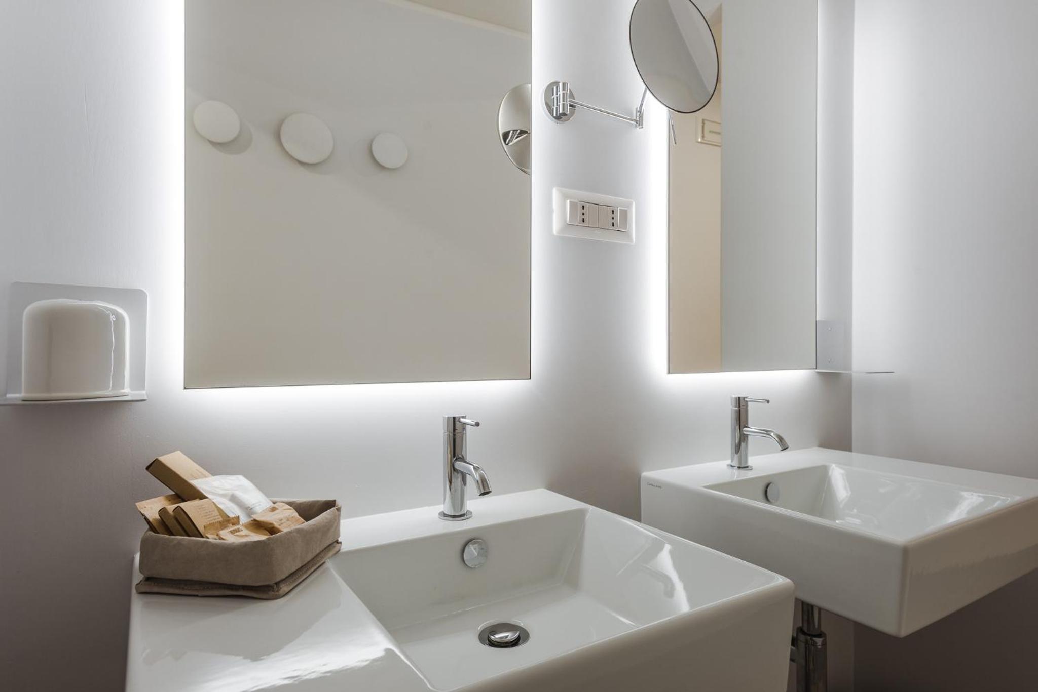 Deluxe Double Room with Terrace photo 2
