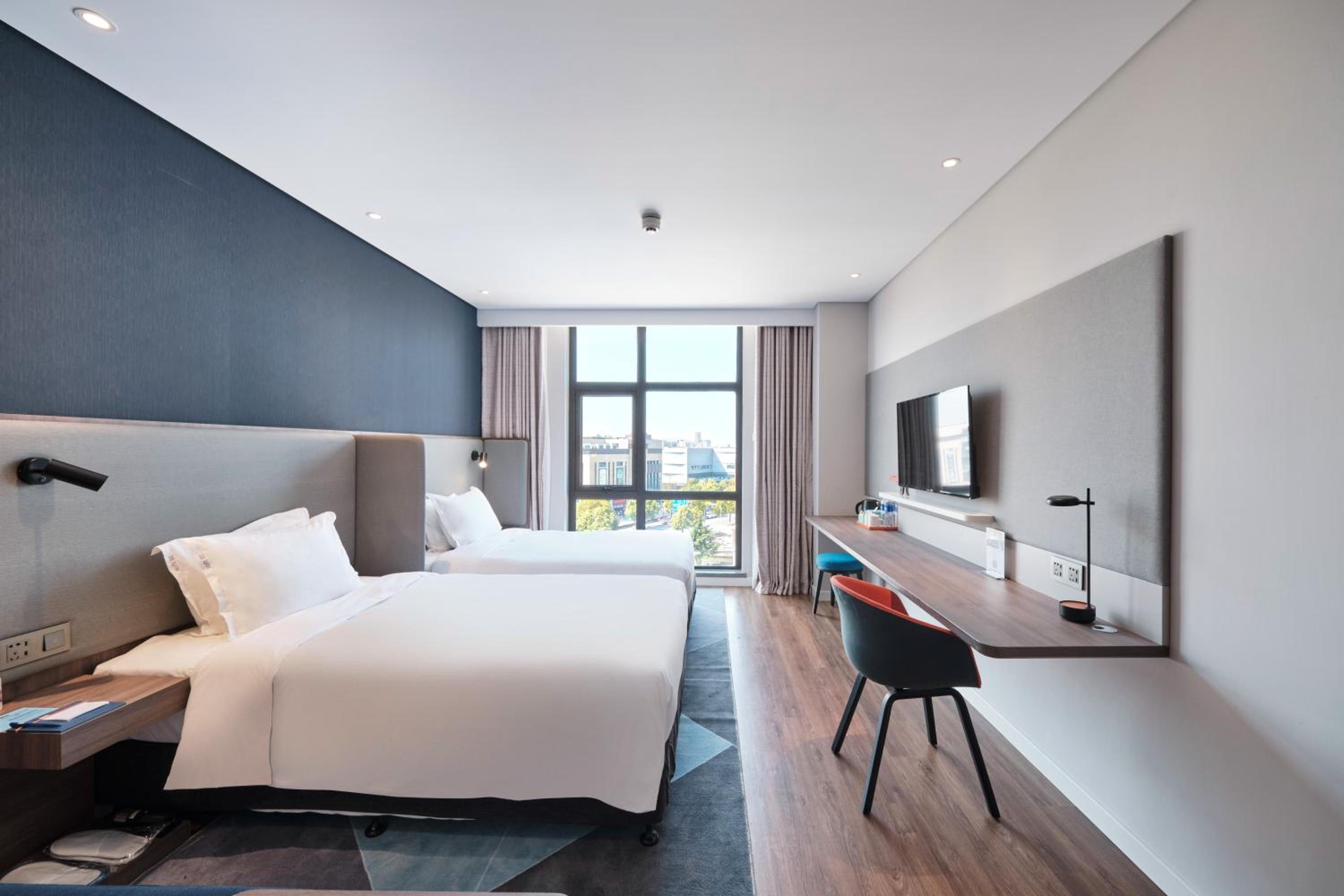 Standard Twin Room with City View photo 2