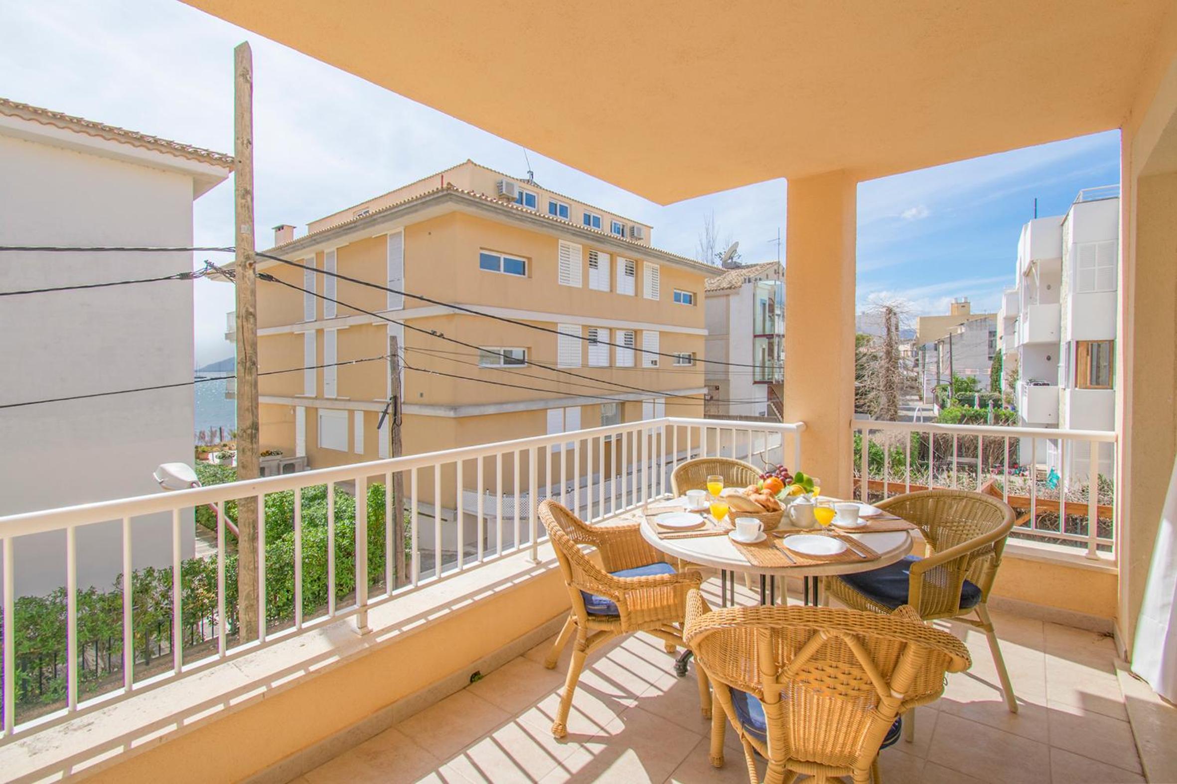 Two-Bedroom Deluxe Apartment with Balcony photo 2