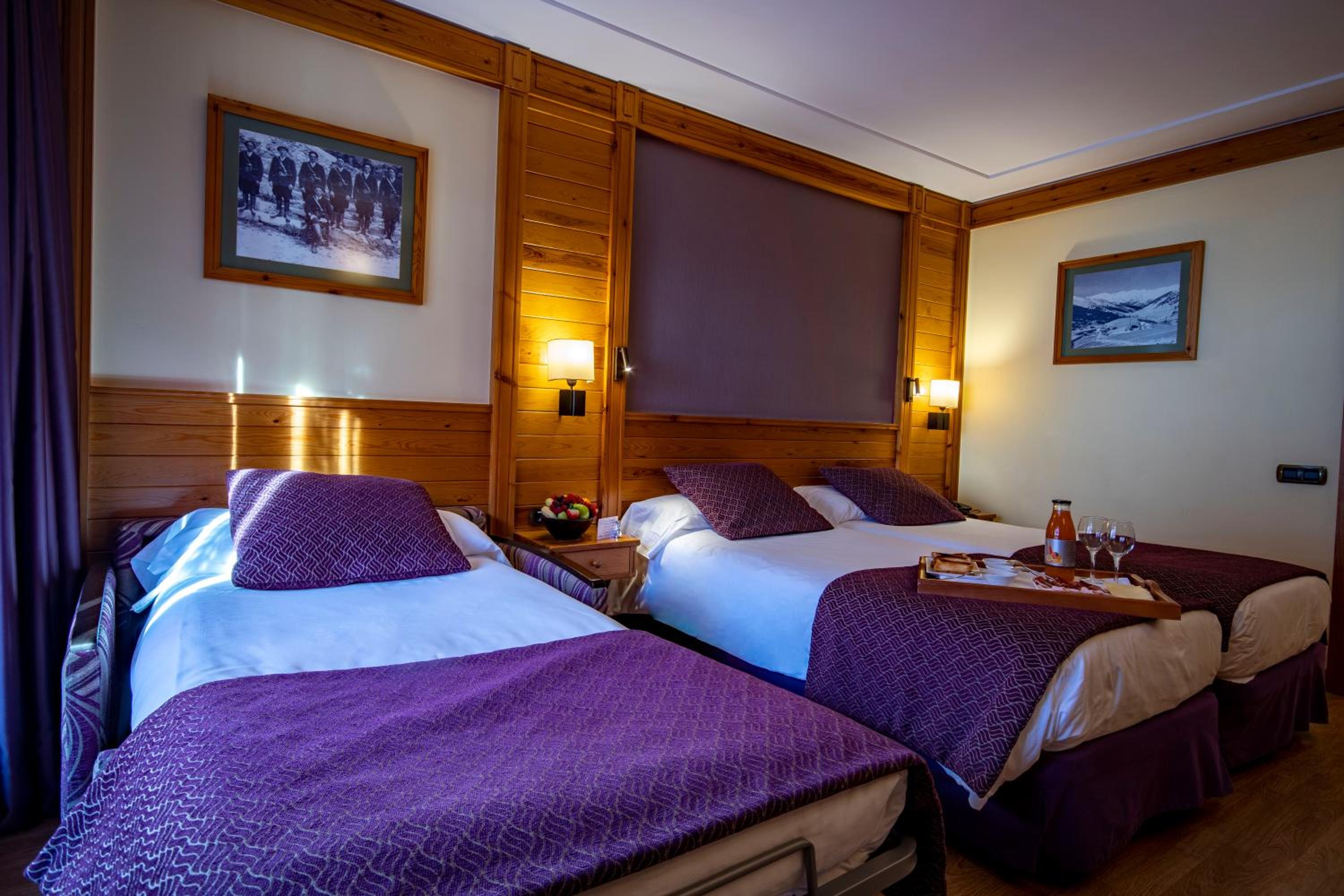 Triple Room with Ski Slopes views