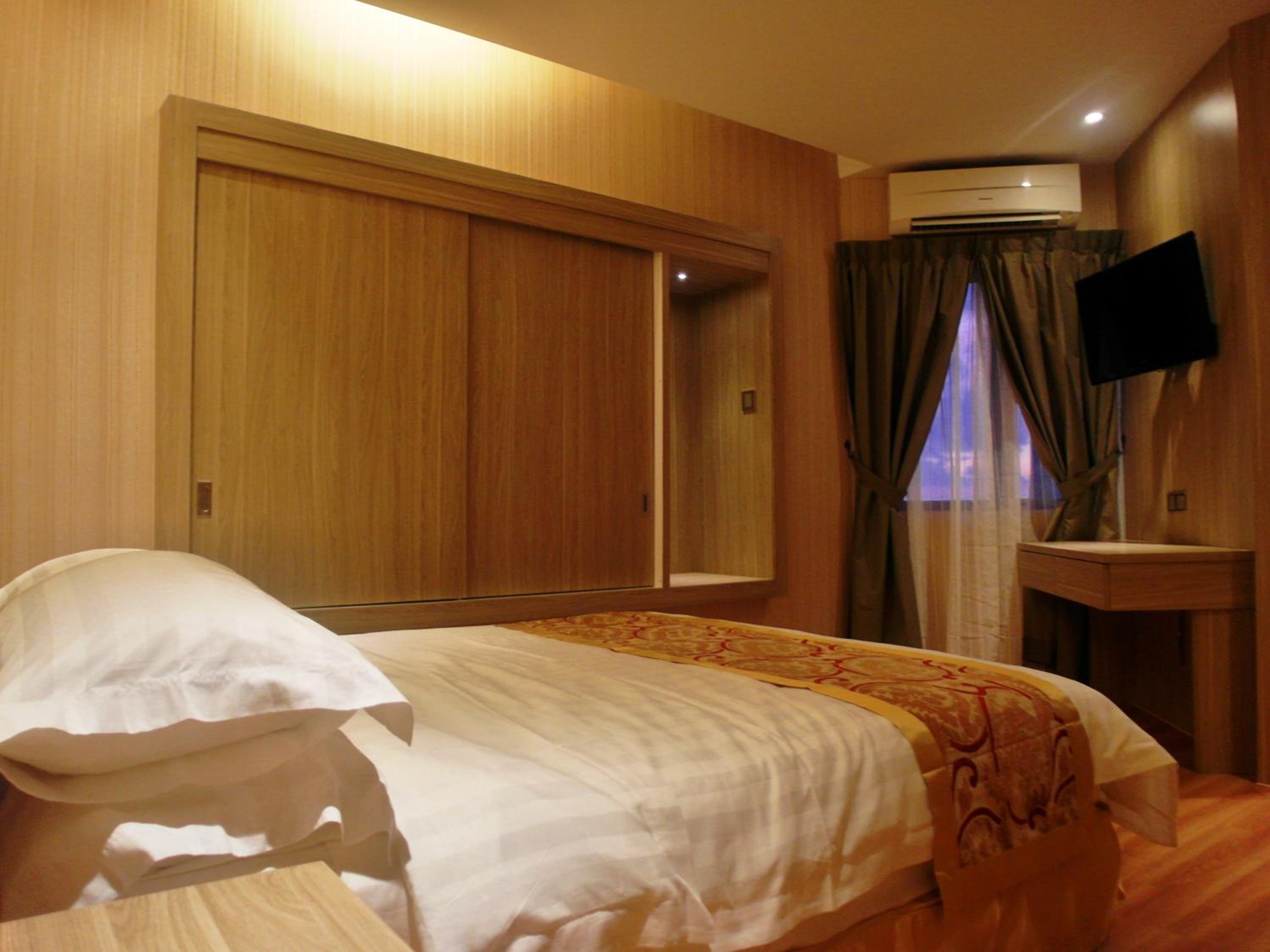 Deluxe Queen Room photo 3