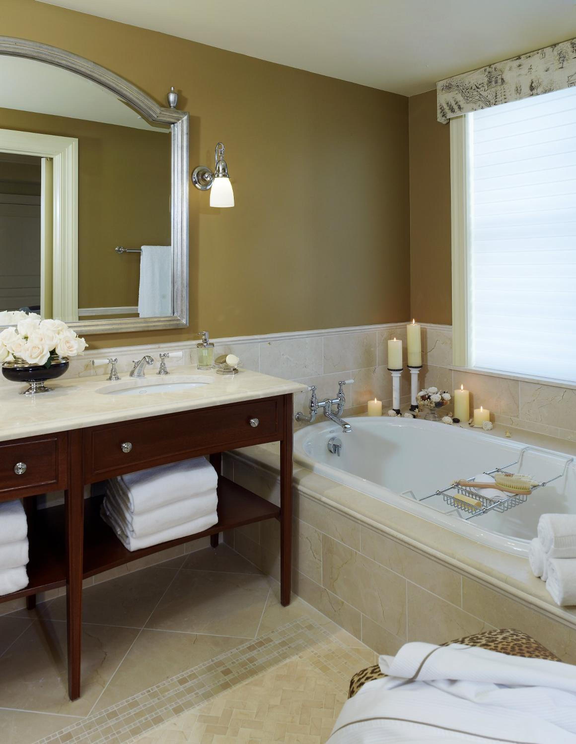 Executive Suite - Photo 6