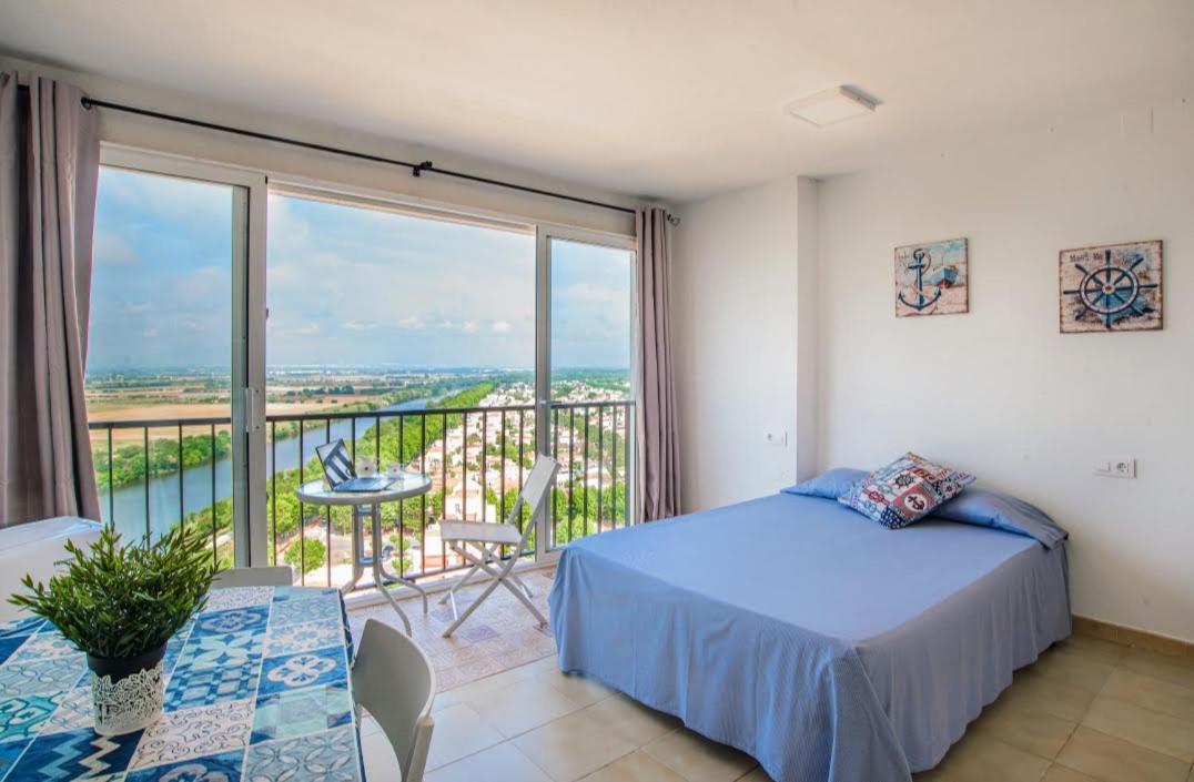 Estudio con vista al mar