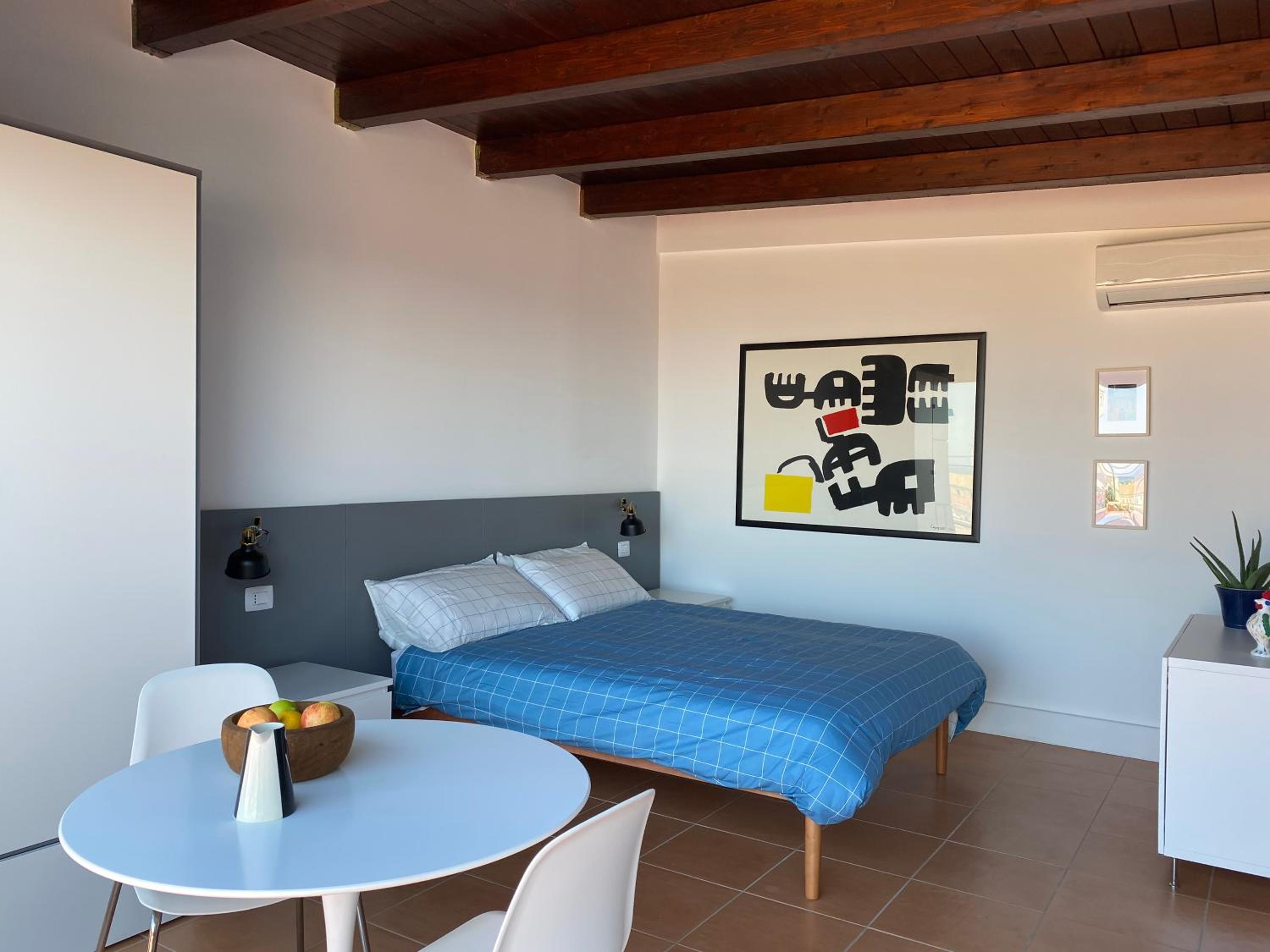 One-Bedroom Apartment - Photo 8