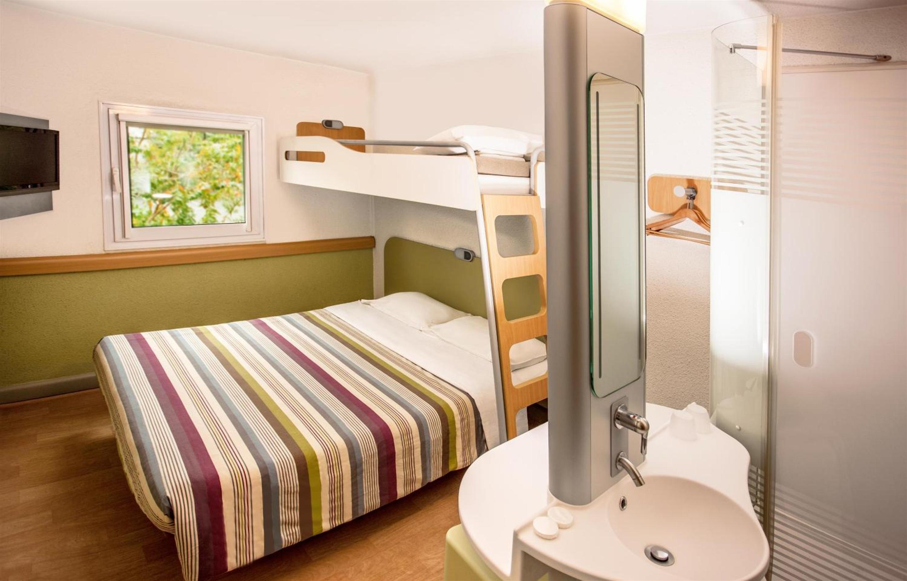 Standard Triple Room (Nonsmoking) photo 1