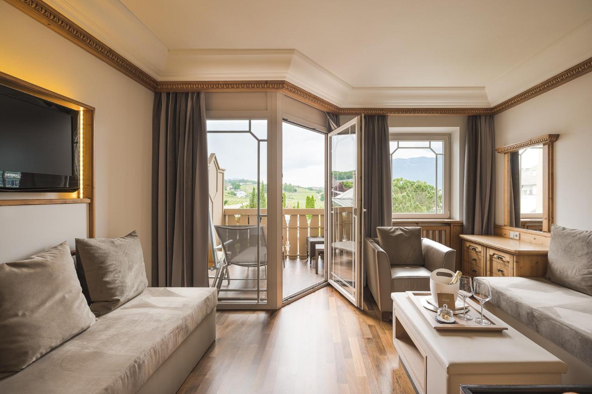 Suite with Balcony - Photo 2
