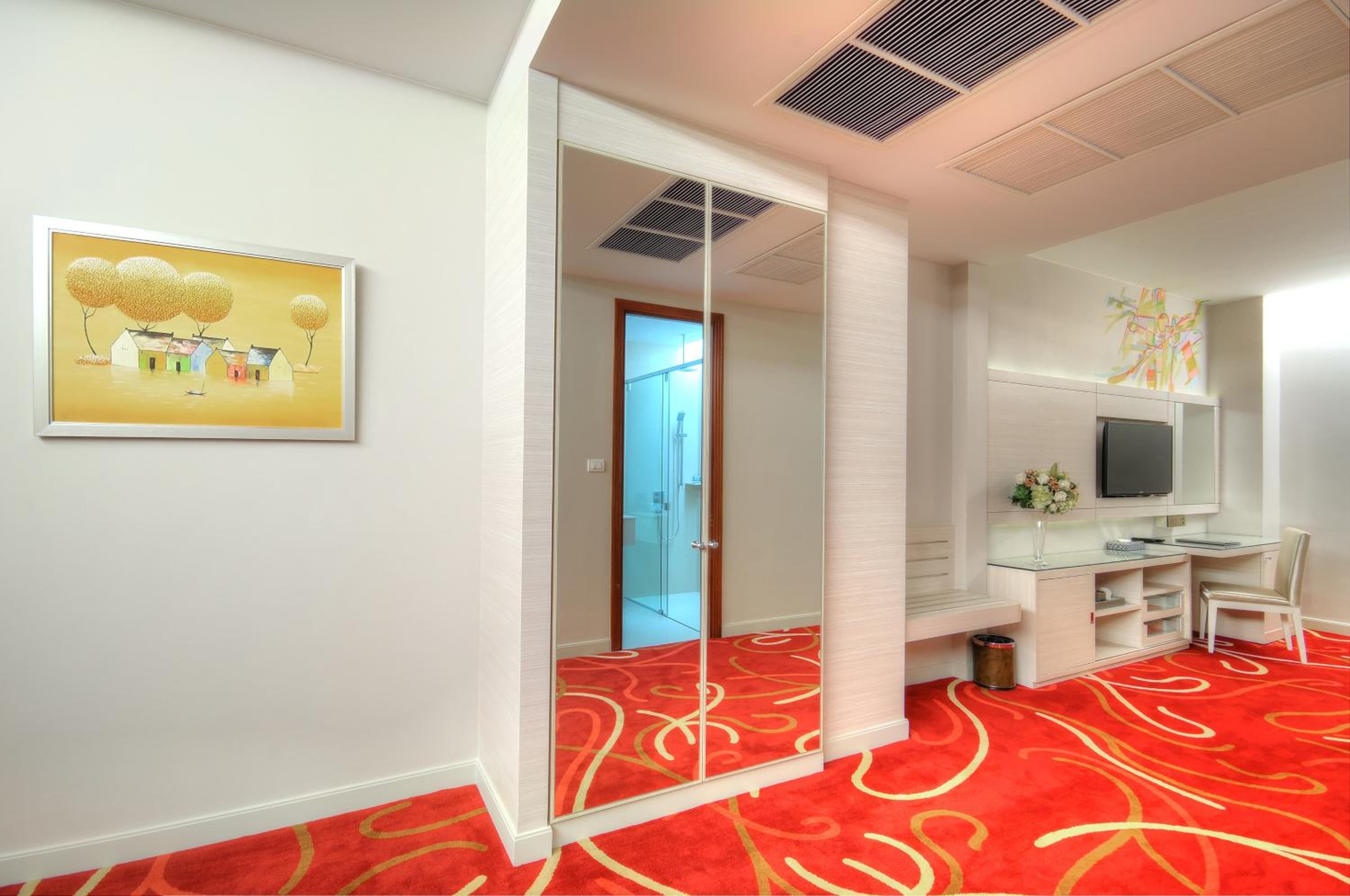 Junior Suite (No Window) photo 2