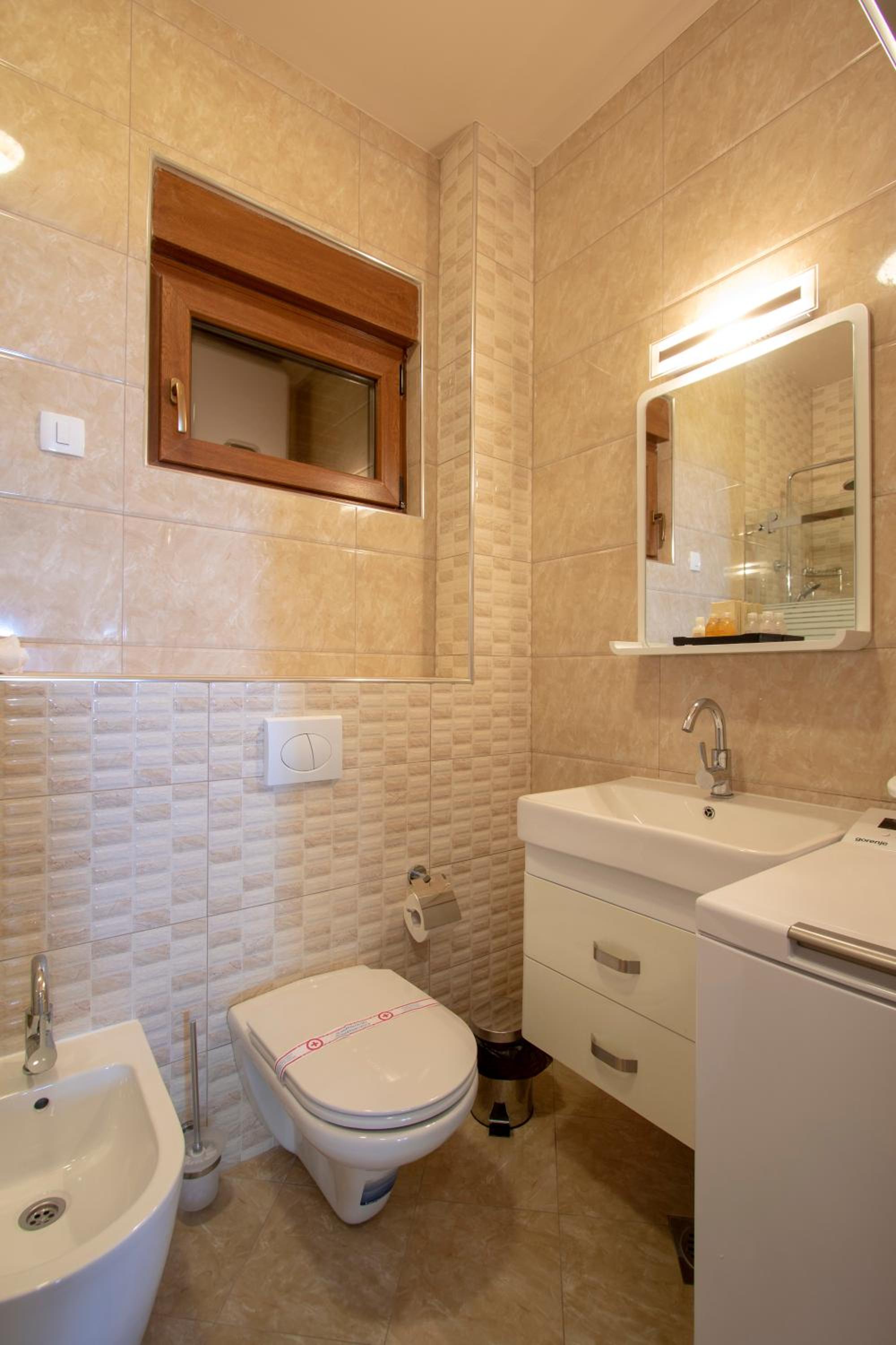 King Suite with Spa Bath photo 2
