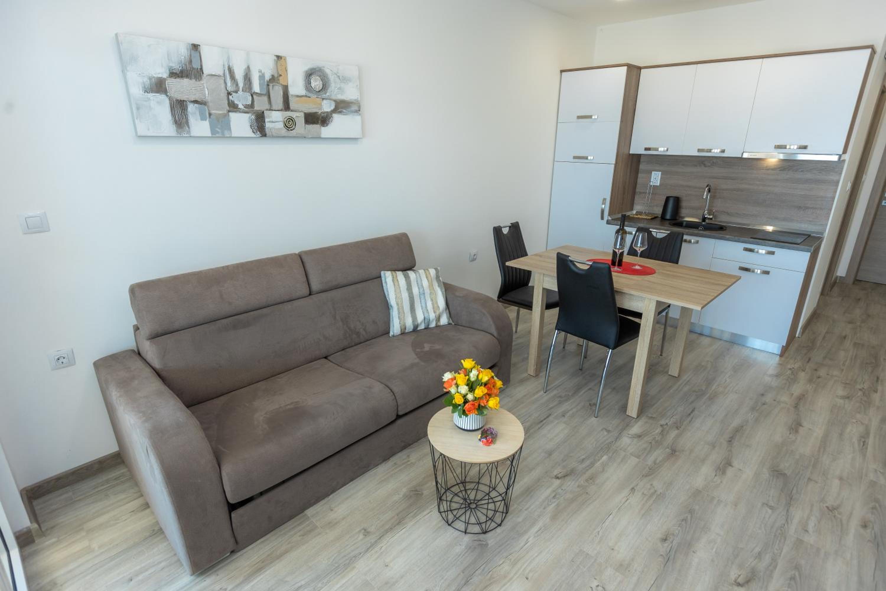 One-Bedroom Apartment with Terrace and Sea View photo 1