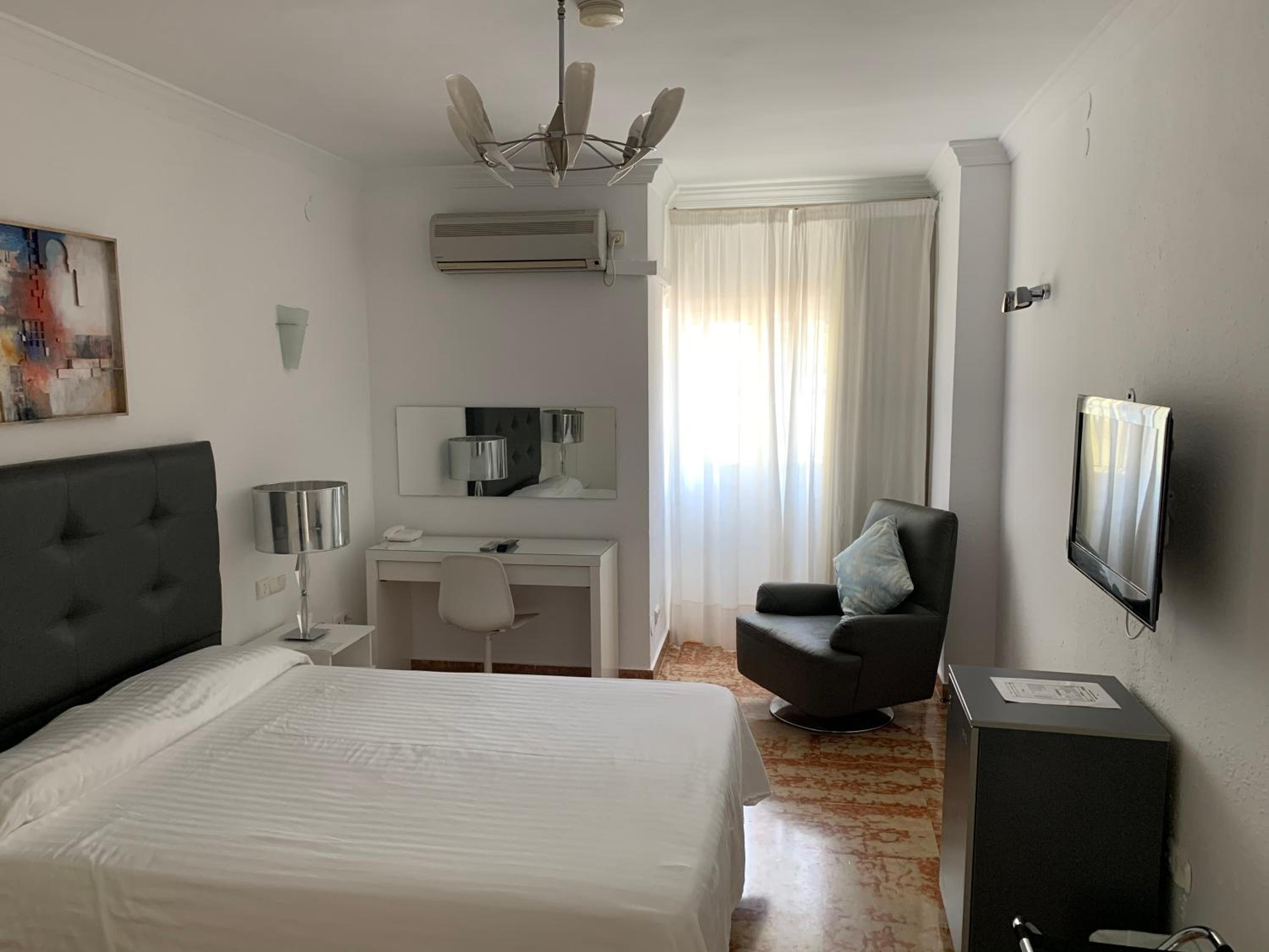 Basic Double Room photo 2