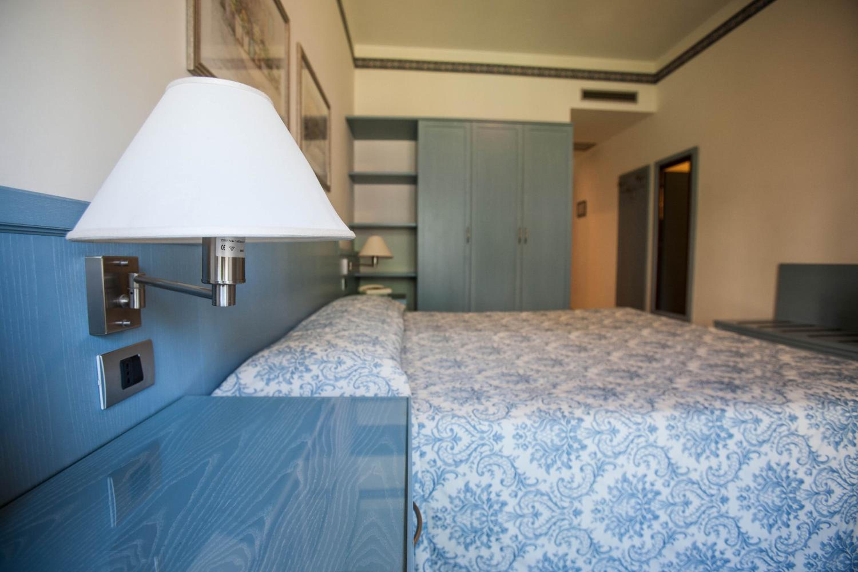 Double or Twin Room with Balcony - Photo 6