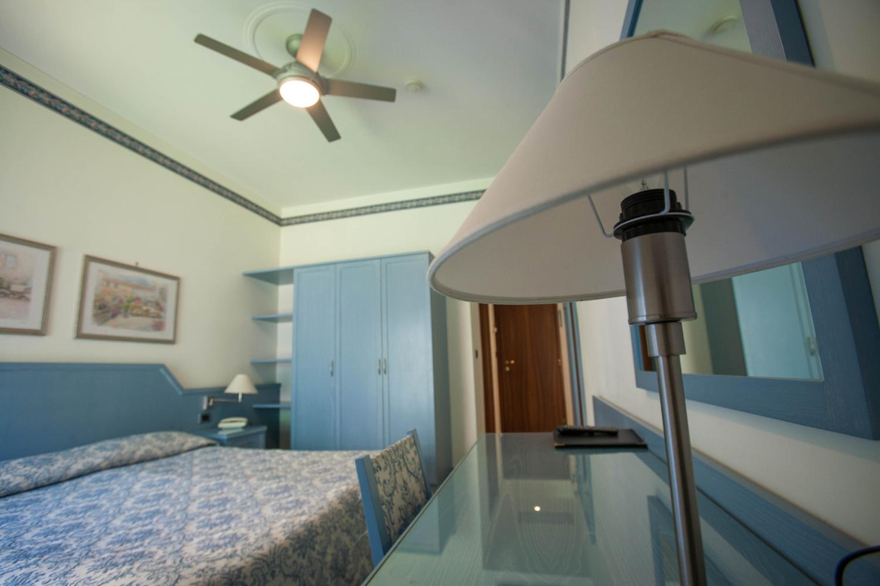 Double or Twin Room with Balcony - Photo 4