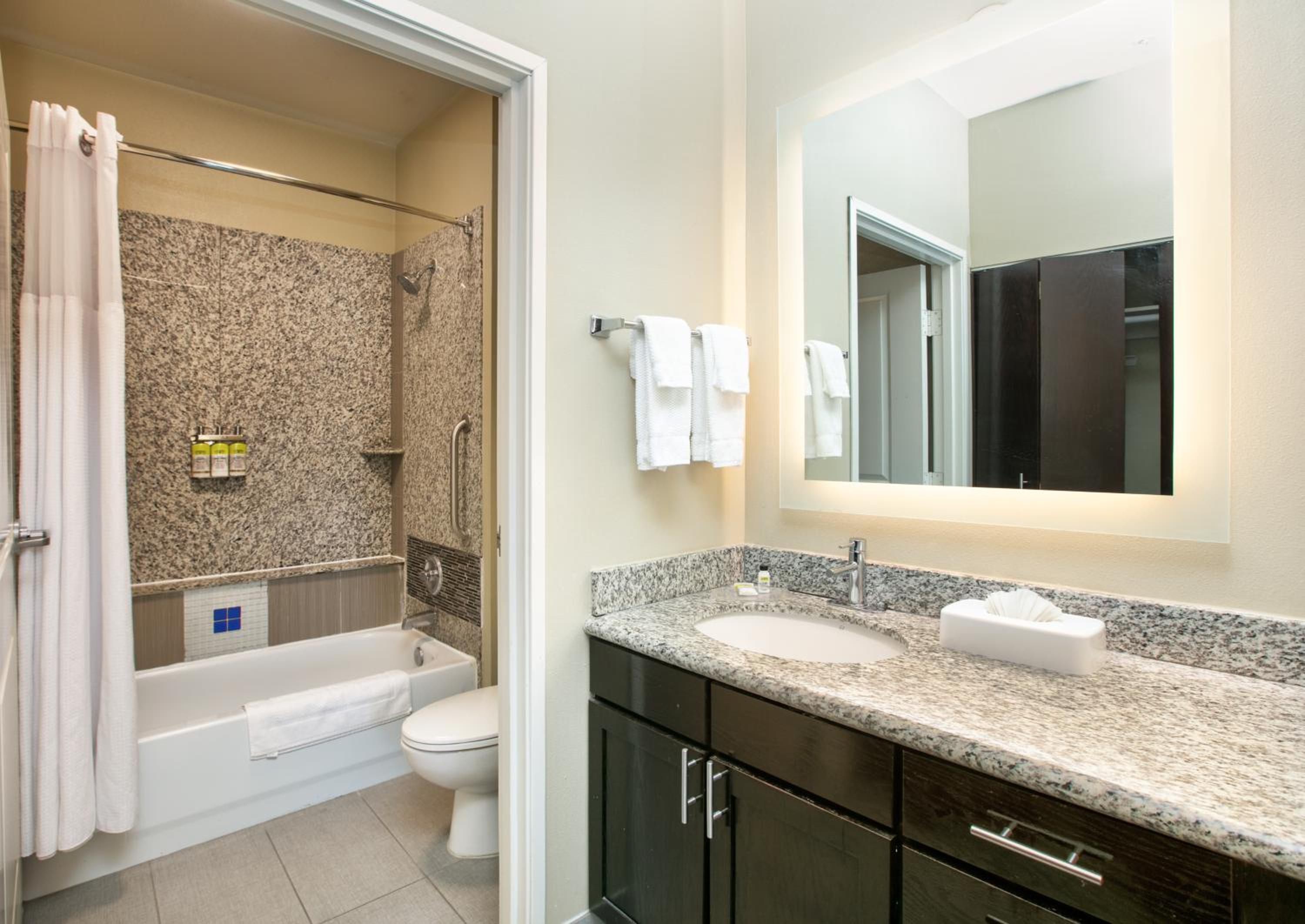 Studio Suite - Photo 11