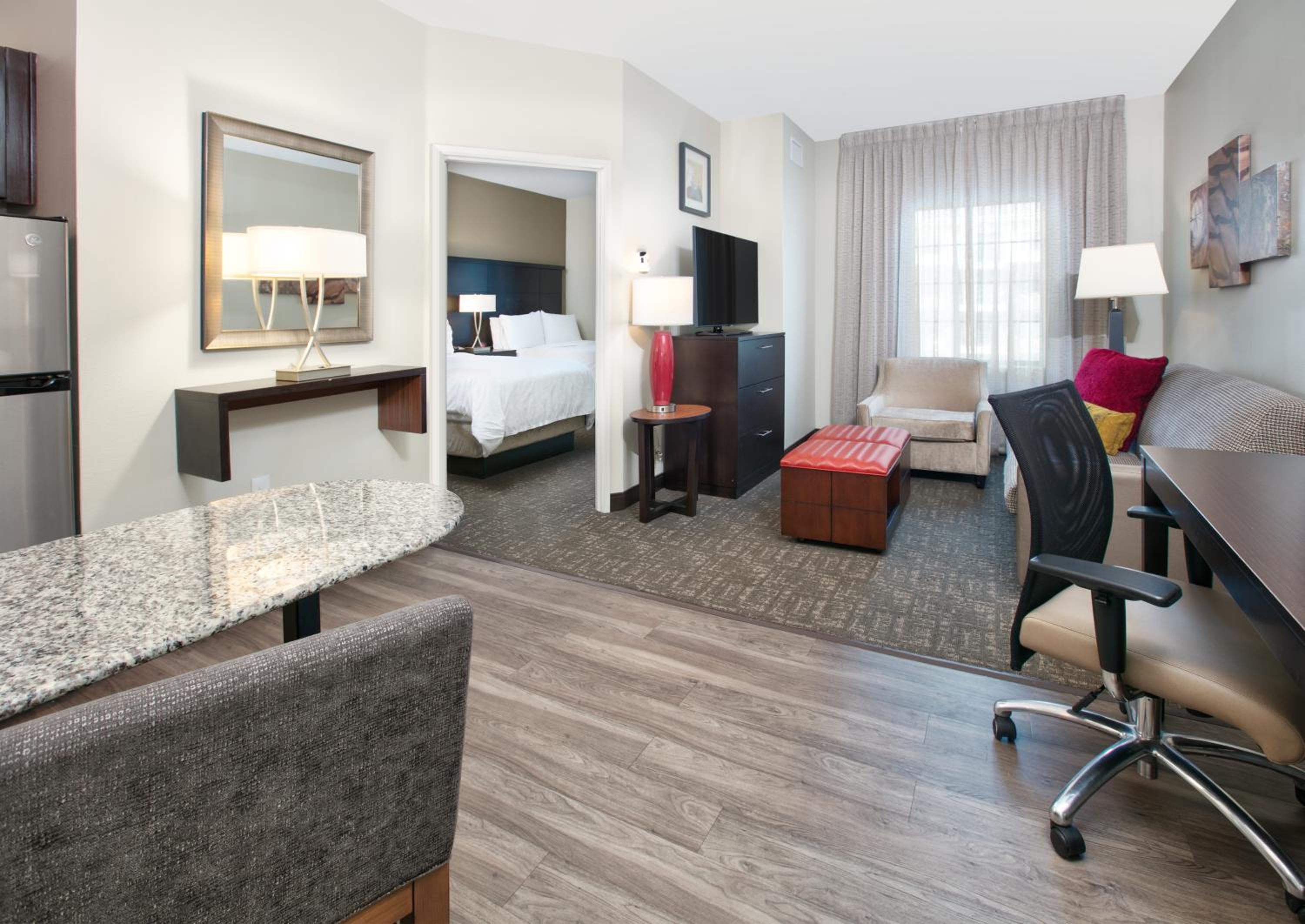 One-Bedroom Double Suite with Mobility Accessible Tub - Non-Smoking - Photo 6