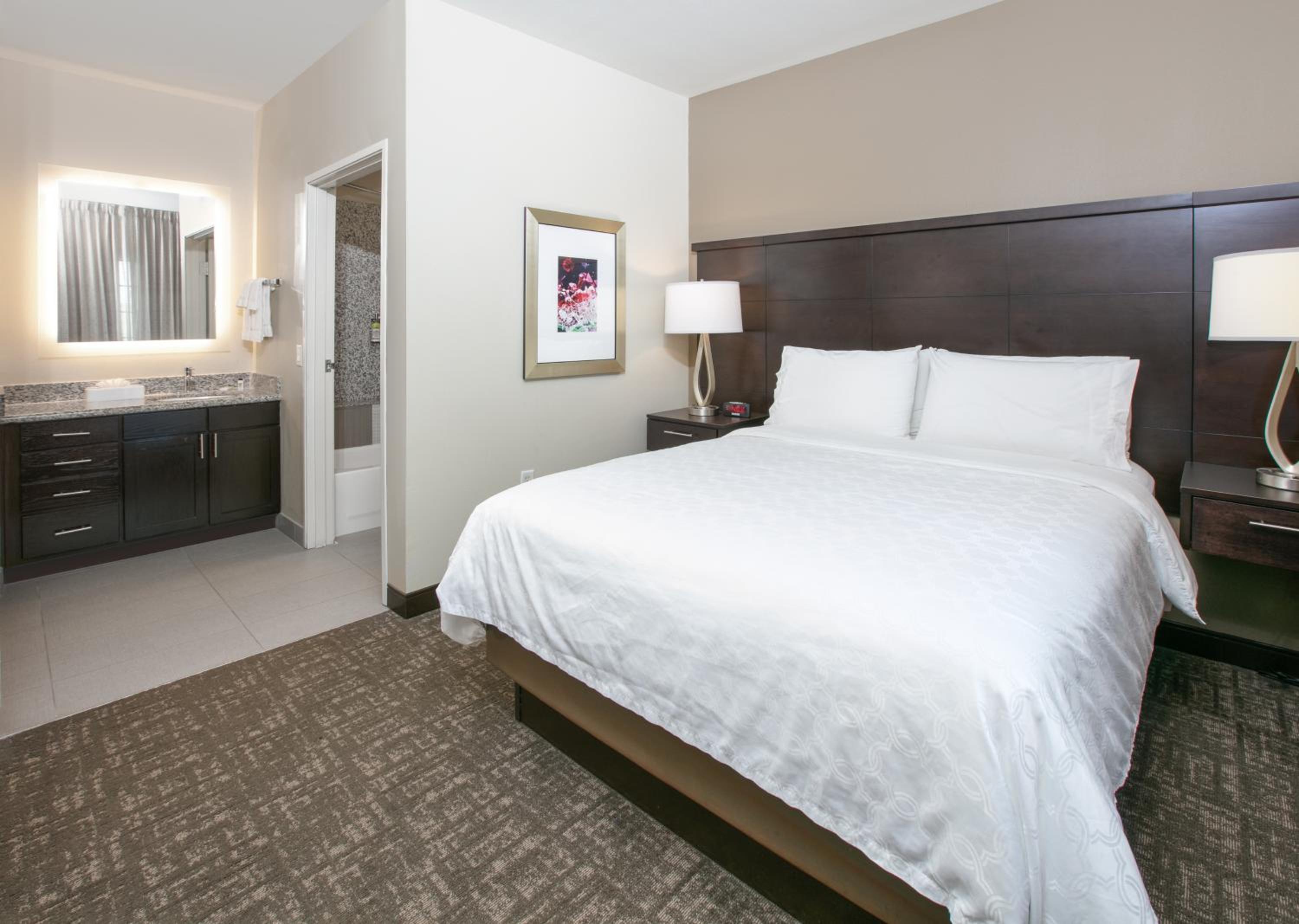 One-Bedroom Queen Suite - Photo 1