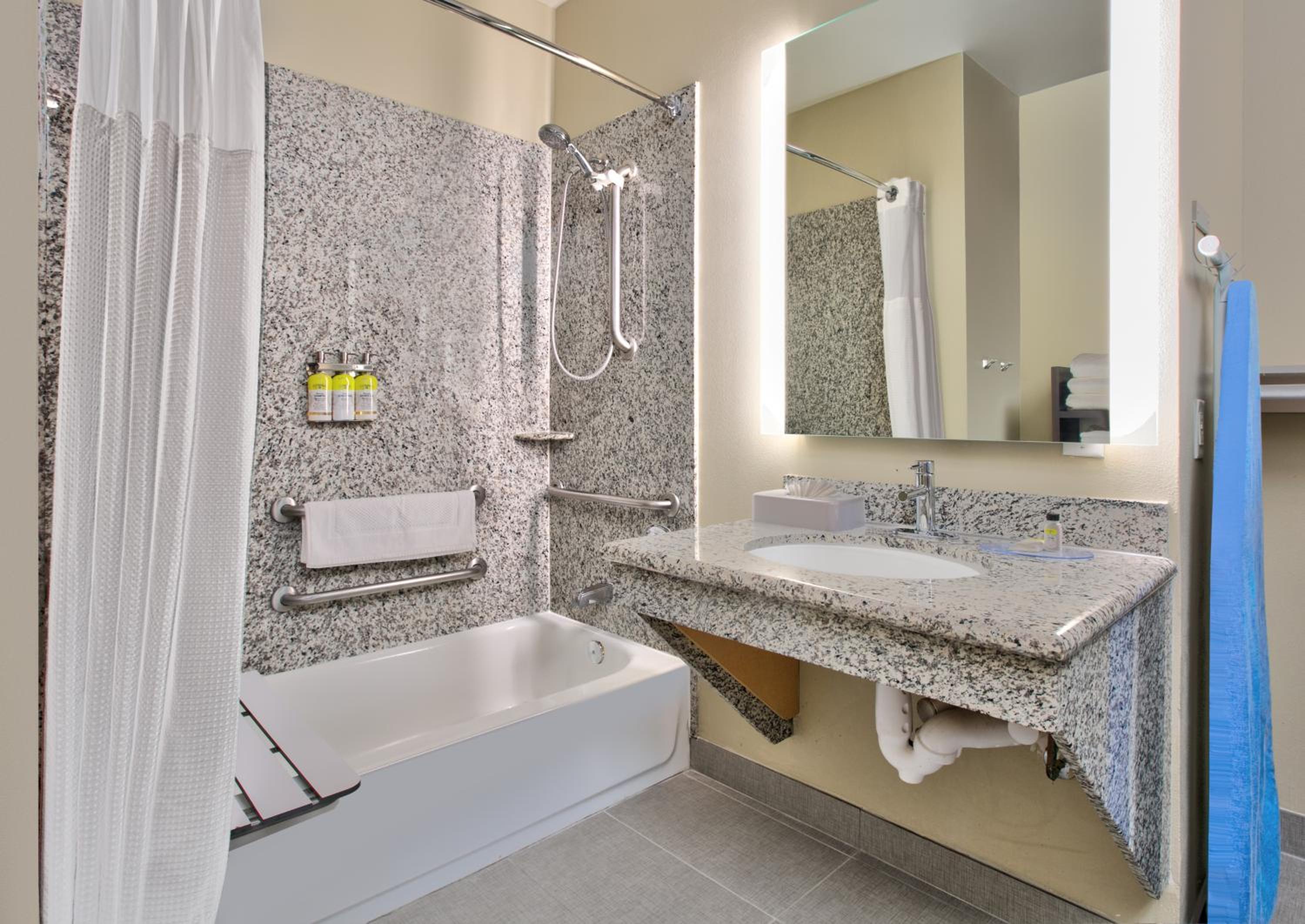 Studio King Suite with Mobility Accessible Tub - Non-Smoking - Photo 13