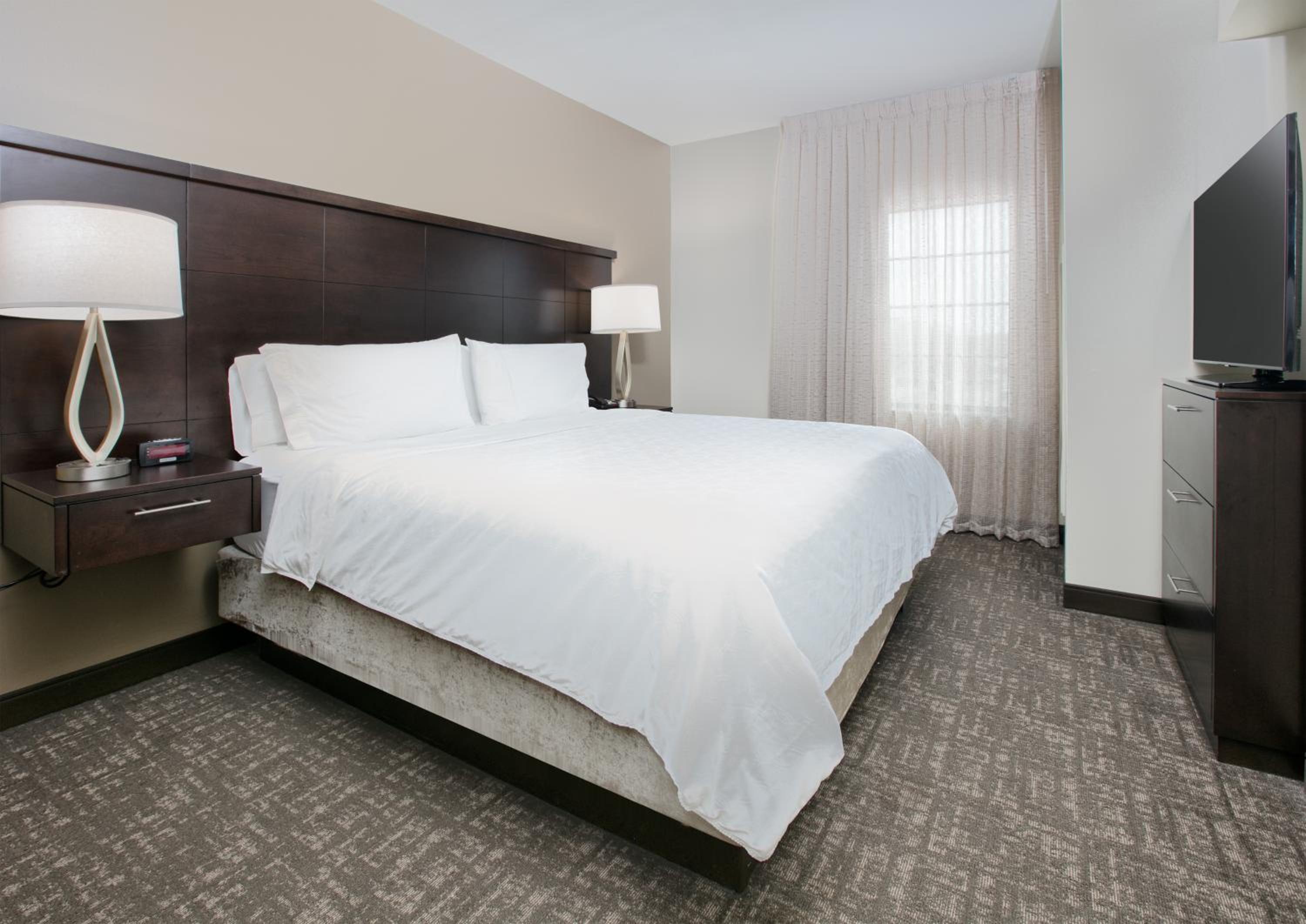 Two-Bedroom Suite with One Queen and Two Double Beds - Non-Smoking - Photo 4