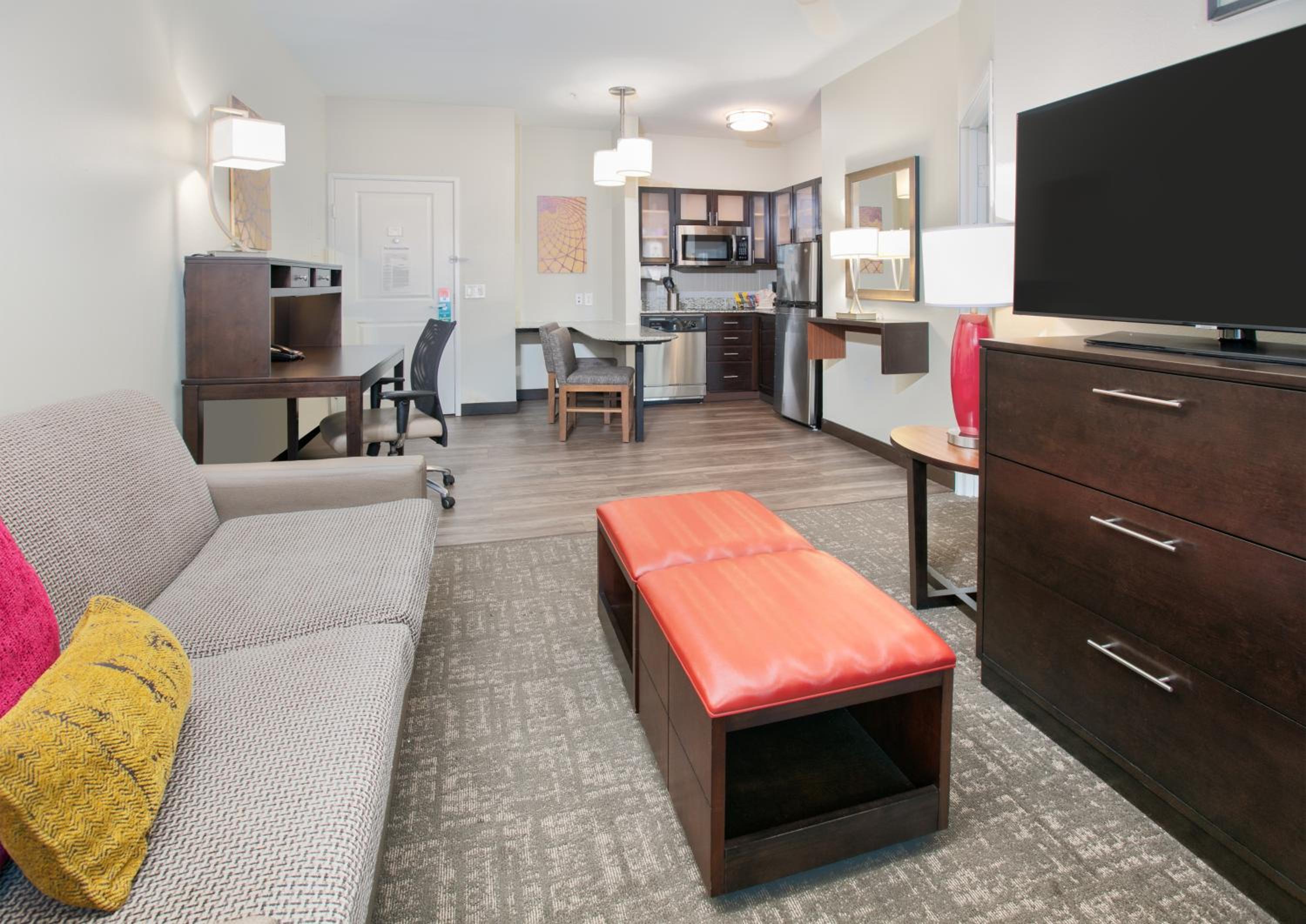 One-Bedroom Suite - Photo 8