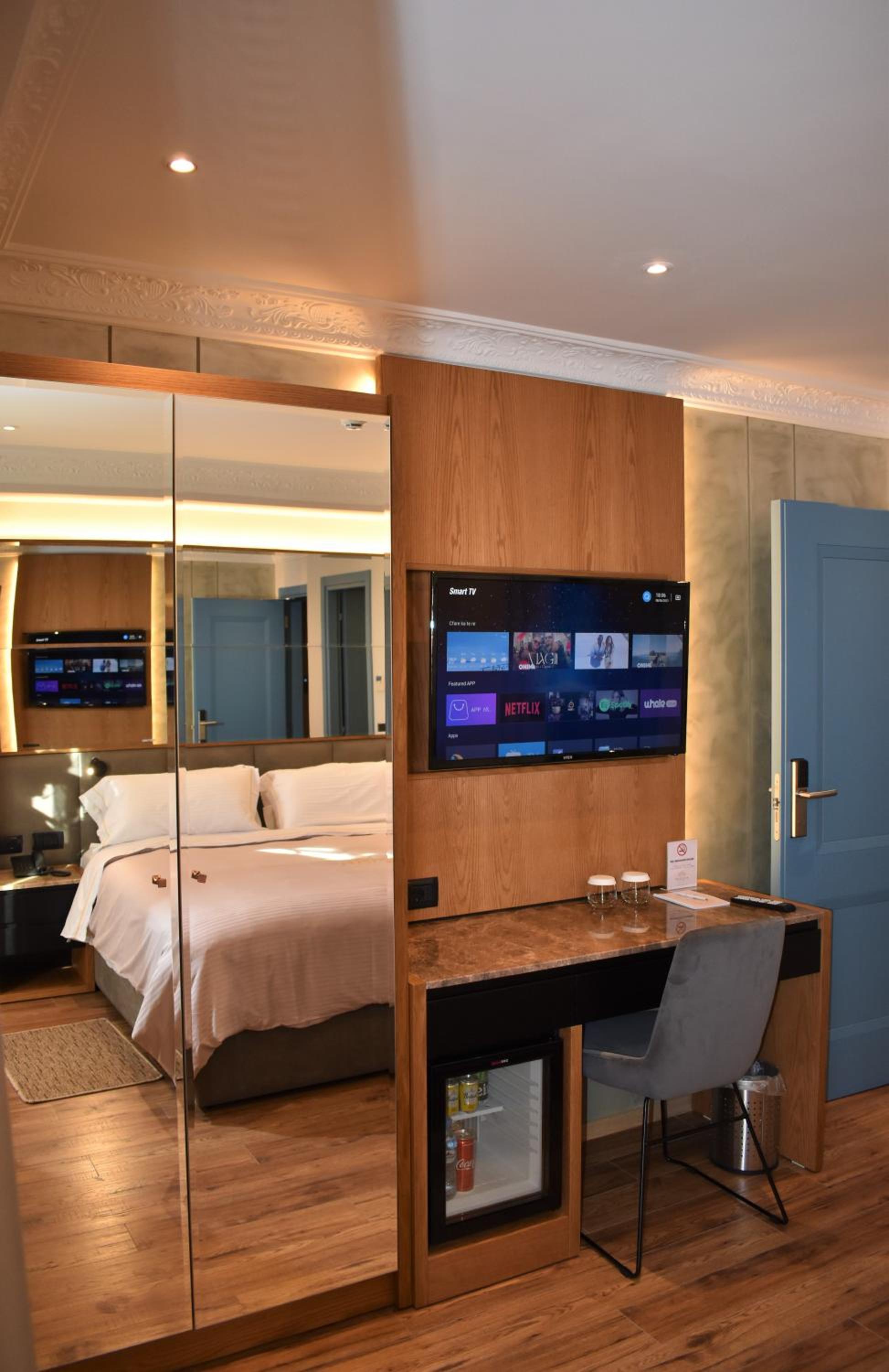 Standard Queen Room photo 2