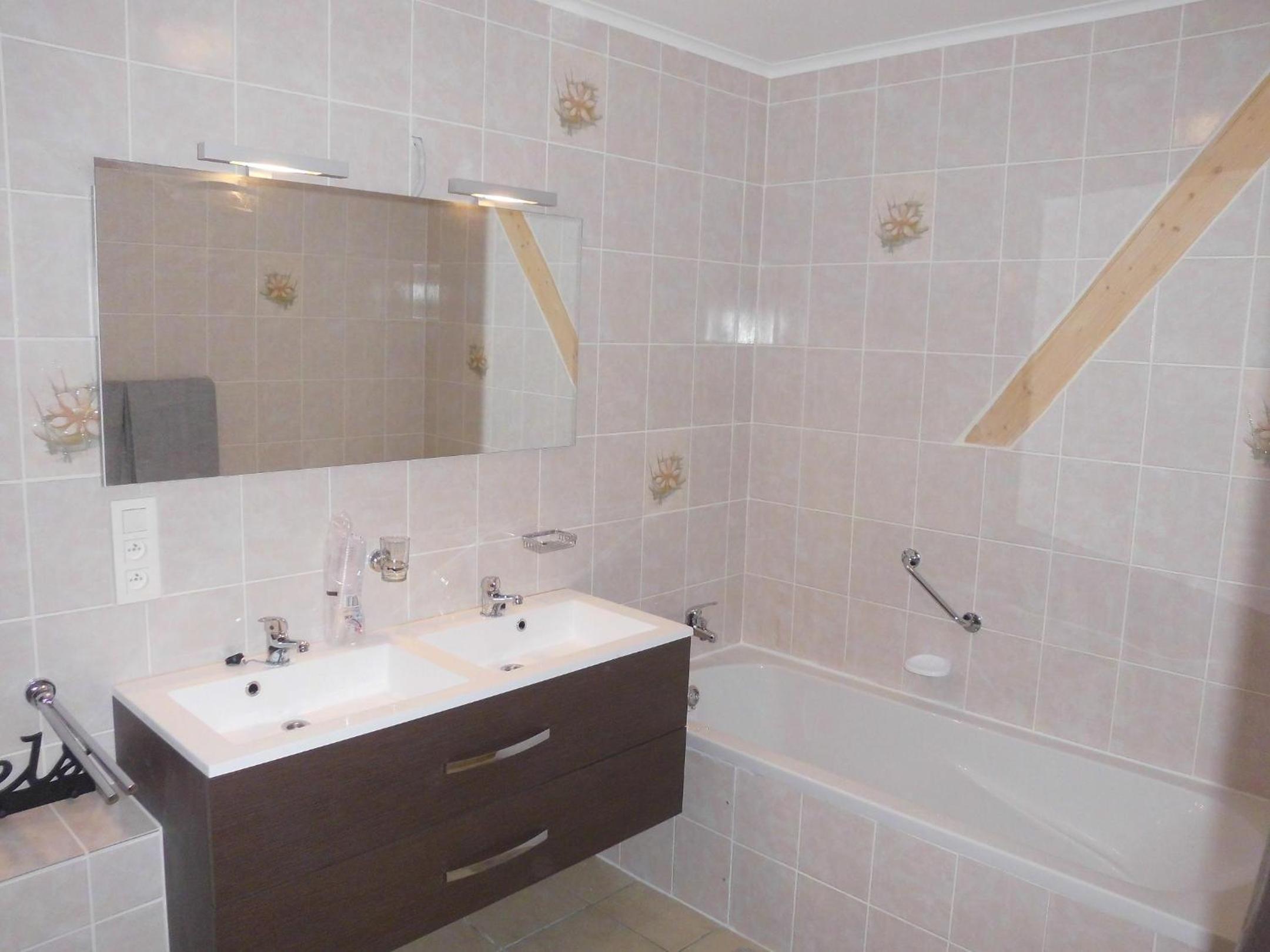Four-Bedroom House photo 3