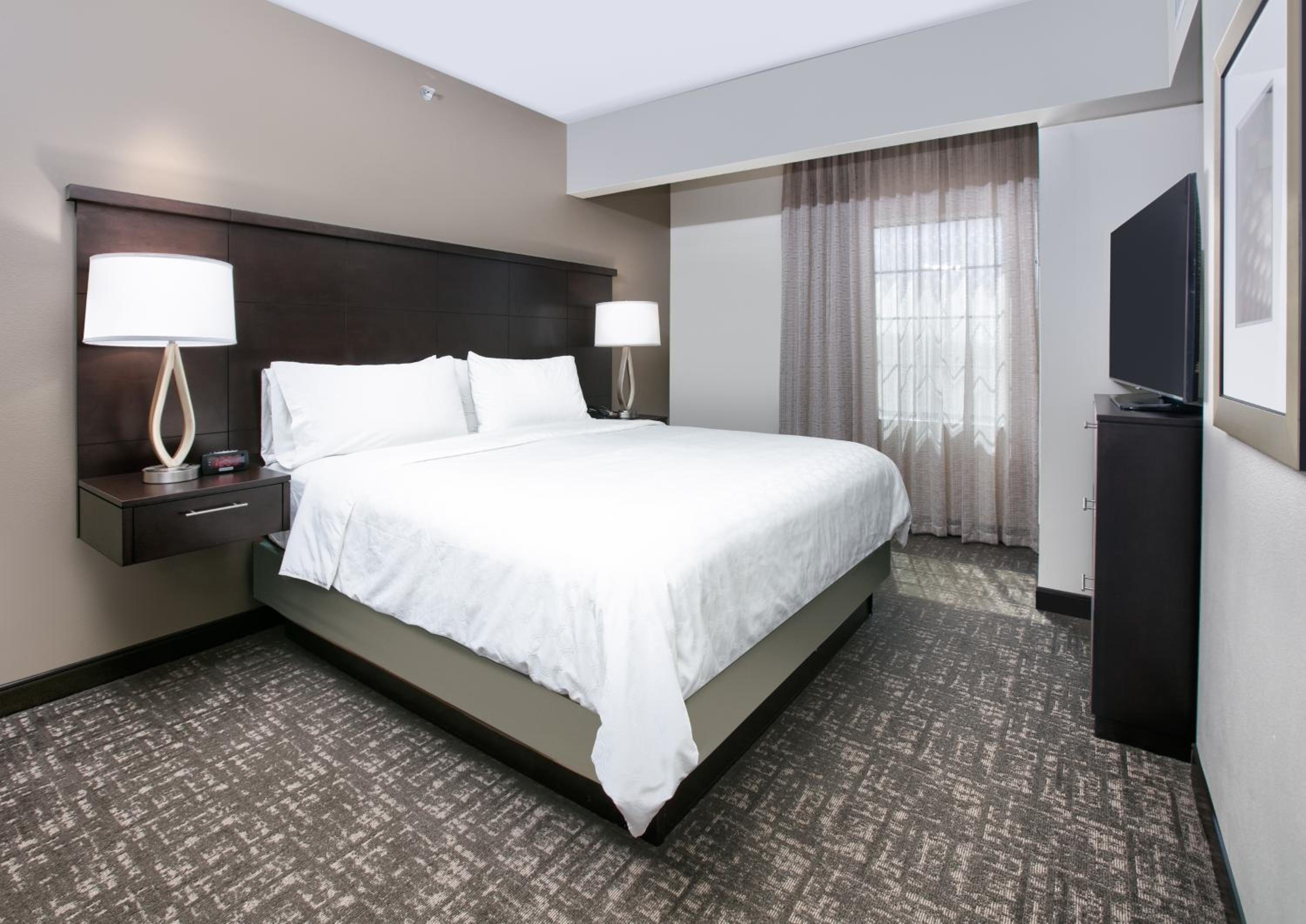 Two-Bedroom Suite with One Queen and Two Double Beds - Non-Smoking - Photo 3