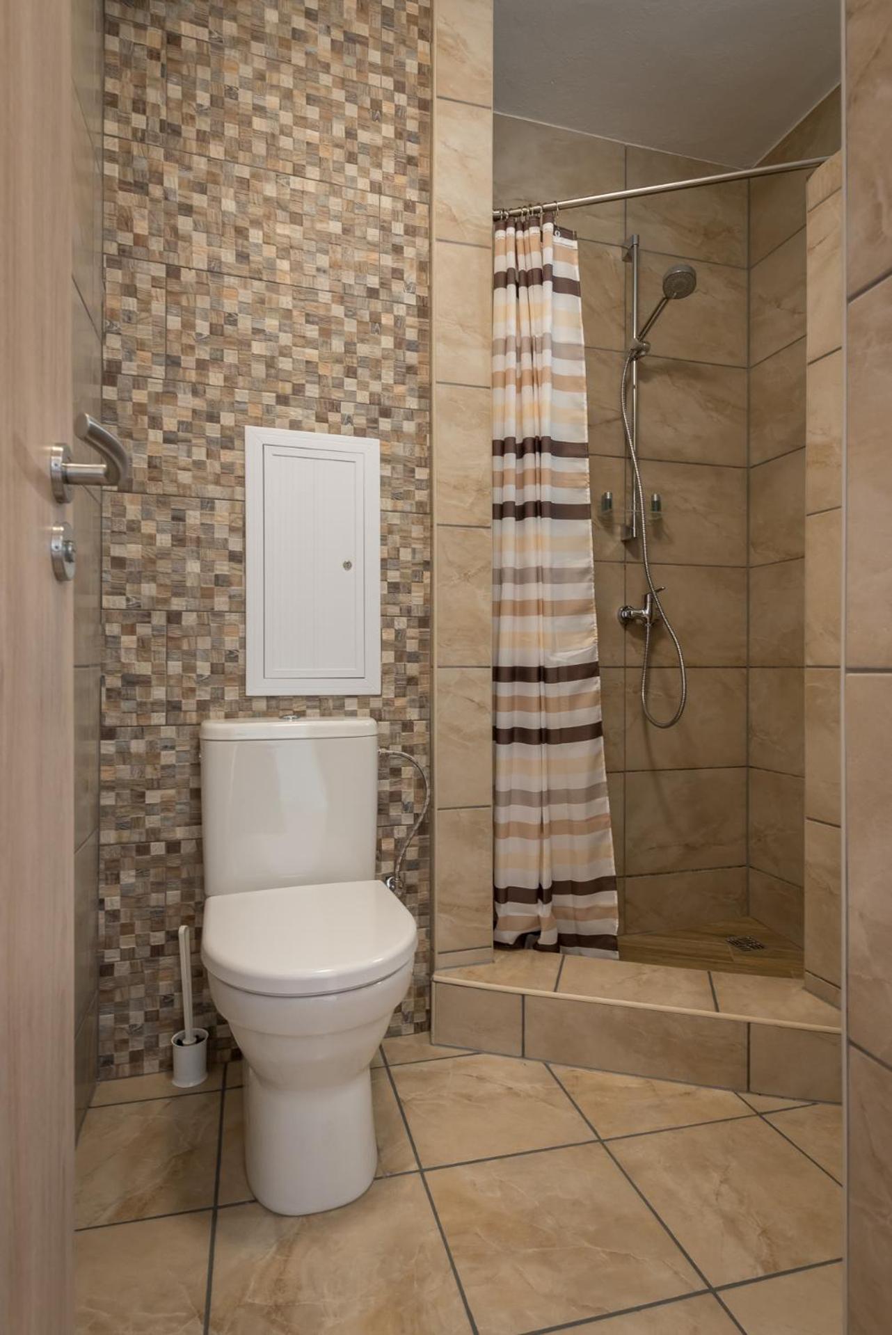 Double Room with Balcony - Photo 6