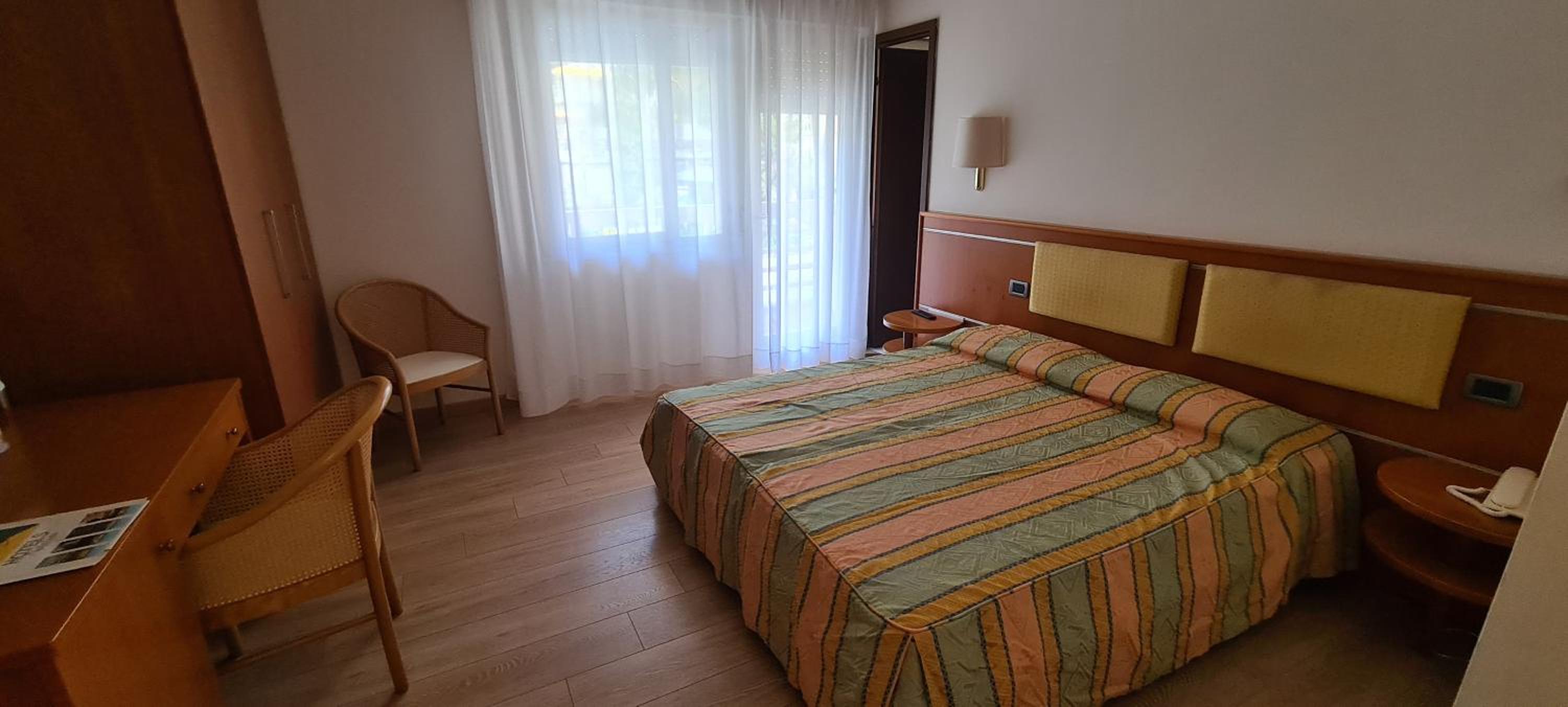 Double Room - Photo 5