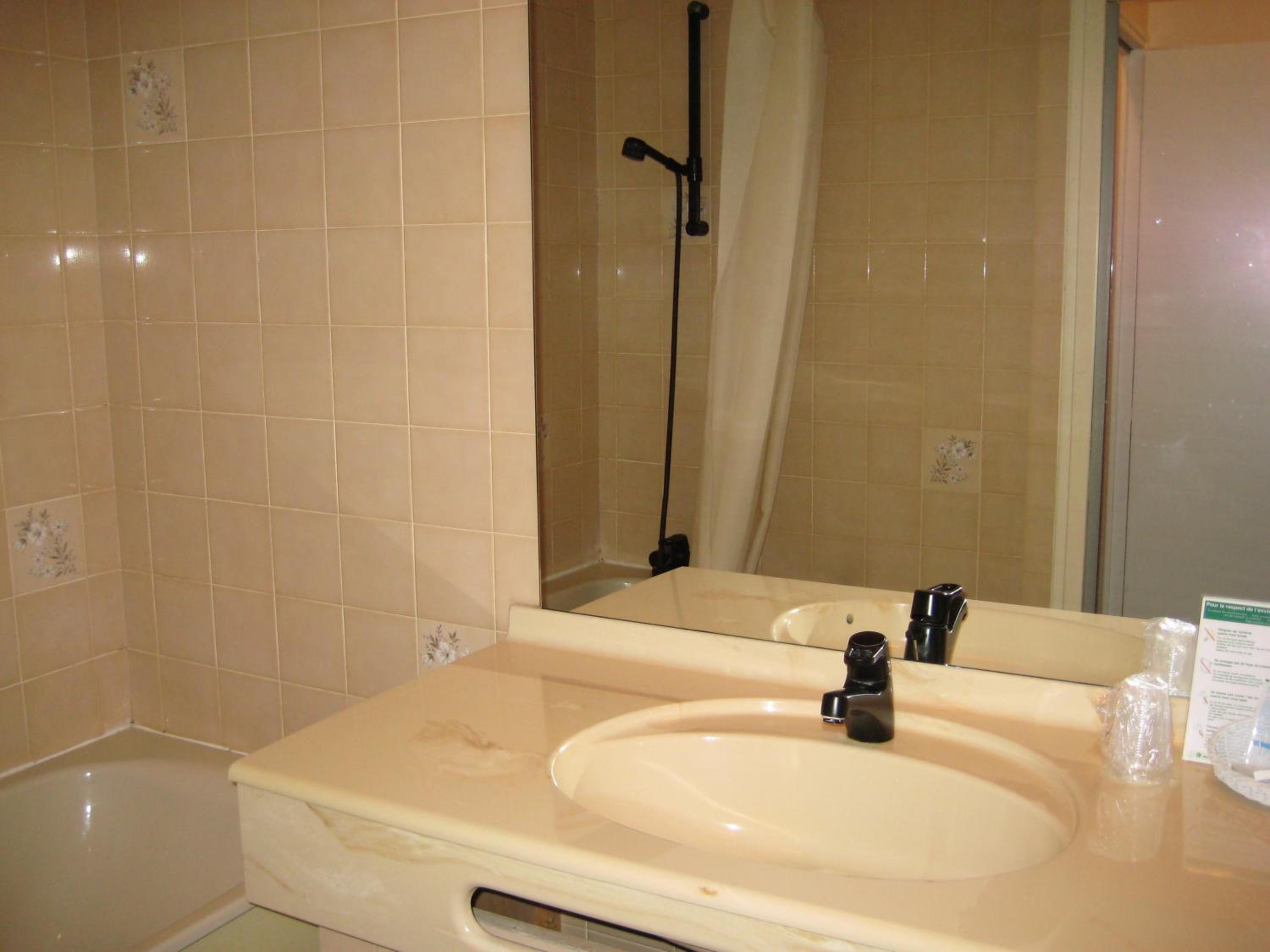 Double Room - Photo 9