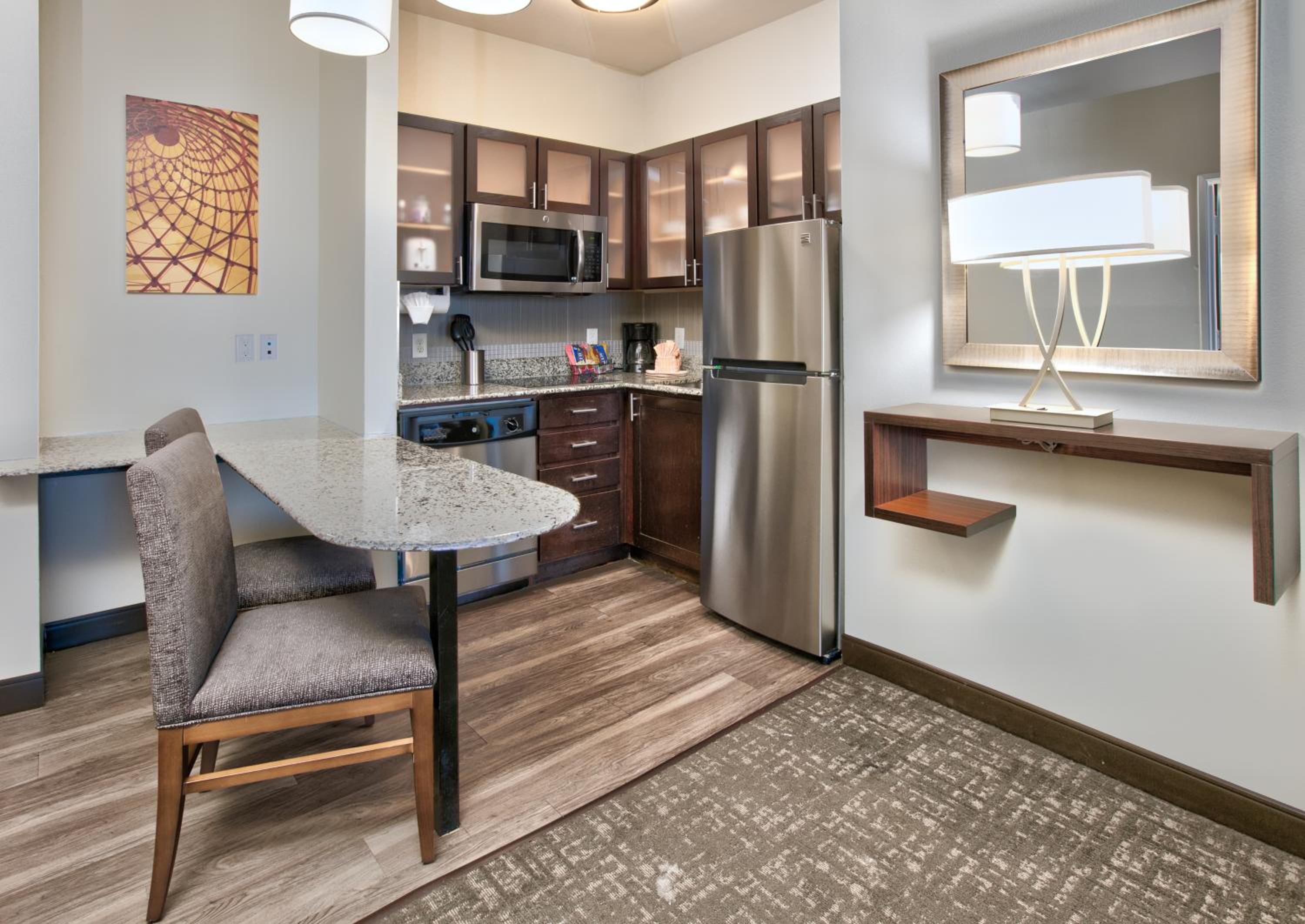 Two-Bedroom Suite with One Queen and Two Double Beds - Non-Smoking - Photo 2