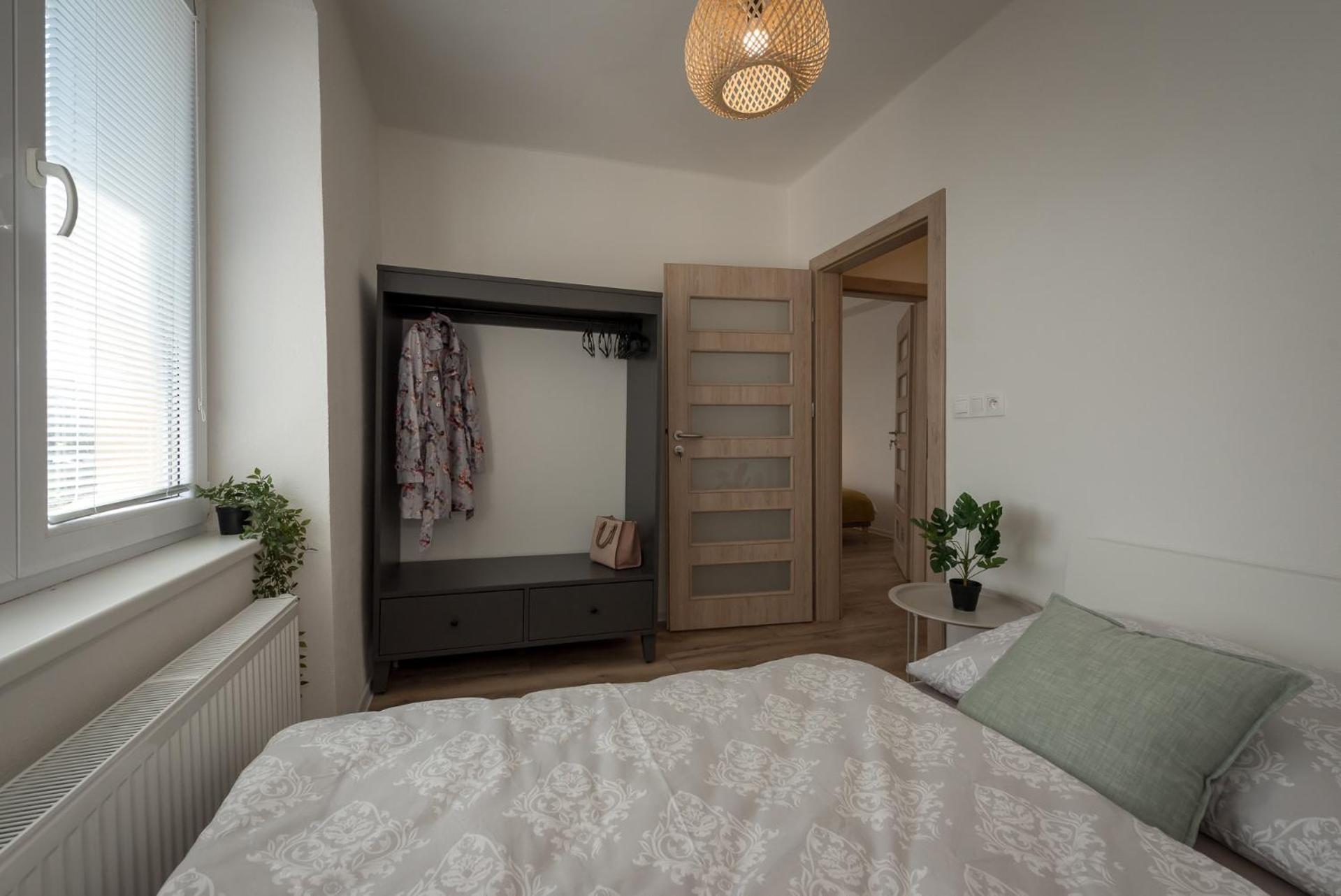 Double Room with Balcony - Photo 10