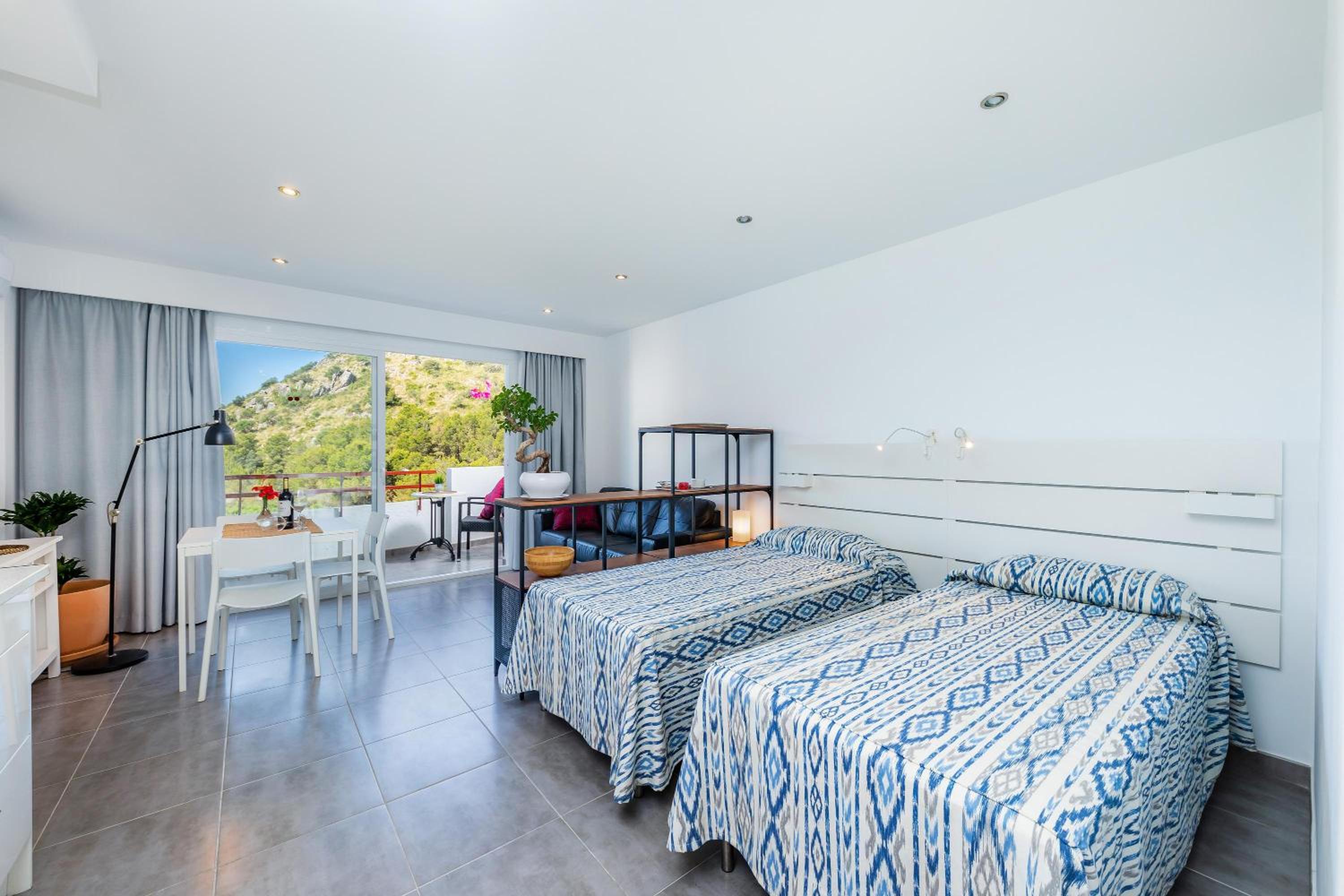 Apartamento de un dormitorio superior con balcón