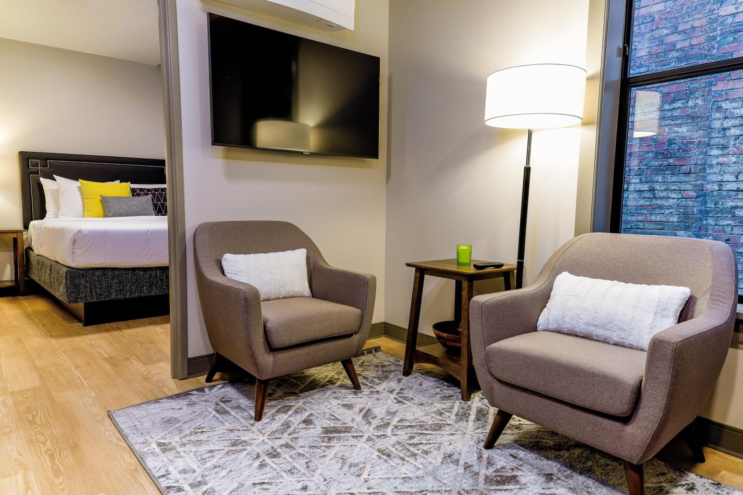 One-Bedroom Apartment photo 1
