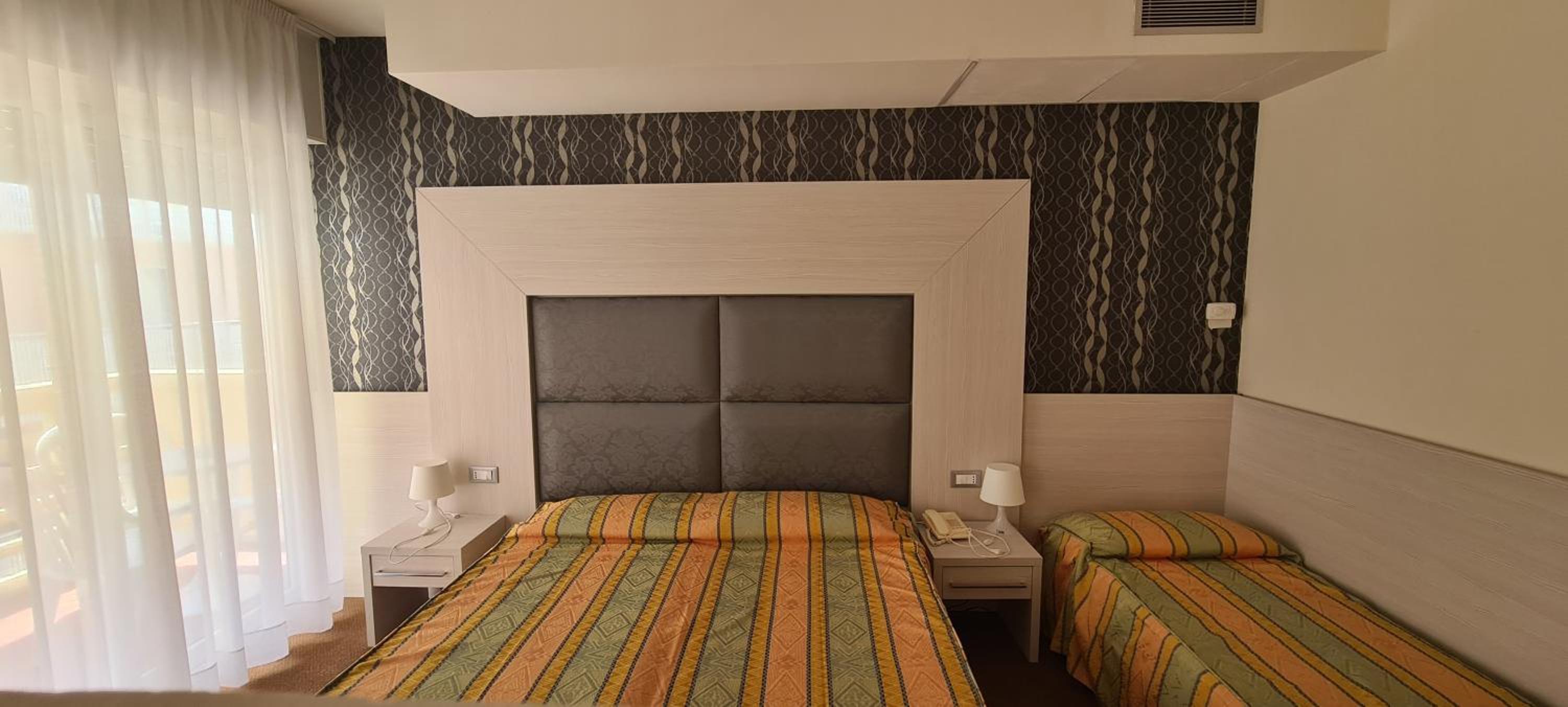 Deluxe Triple Room - Photo 3
