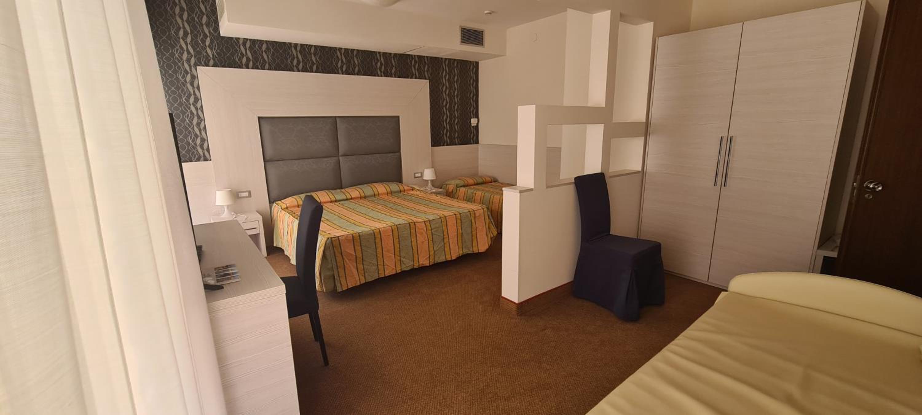 Deluxe Triple Room - Photo 4