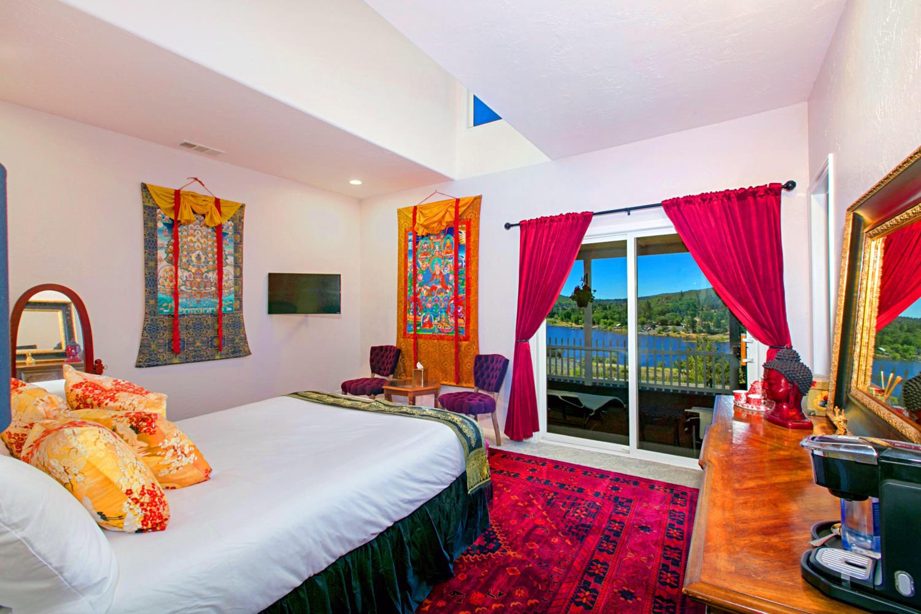 Double Room with Lake View - Photo 3