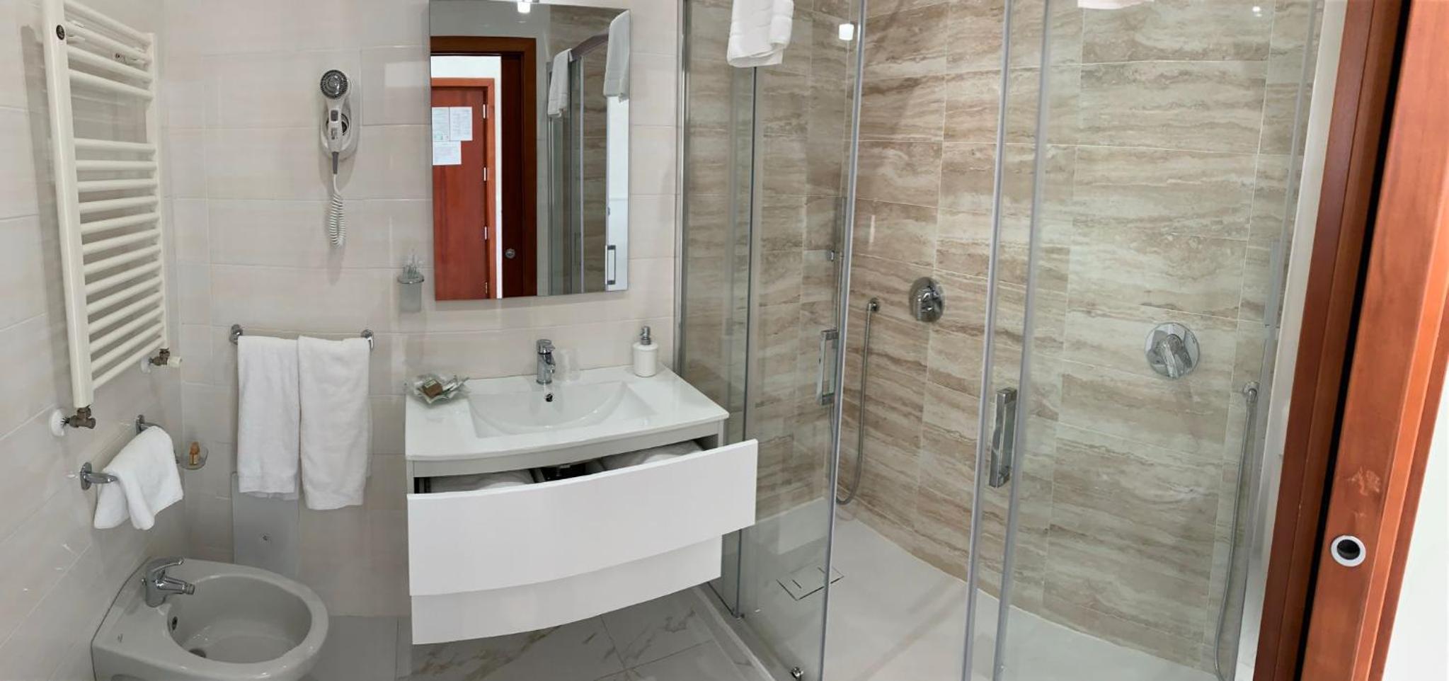 Junior Suite with Spa Bath and Sea View photo 3