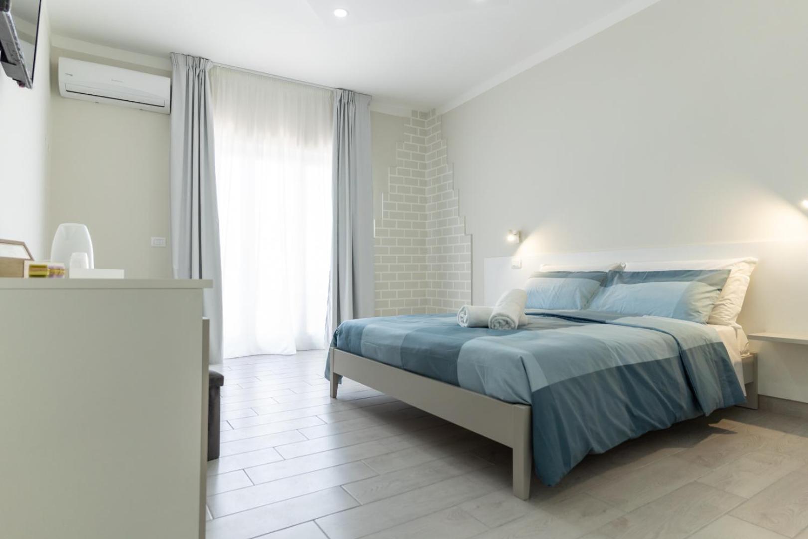 Deluxe Double Room with Sea View - Photo 1