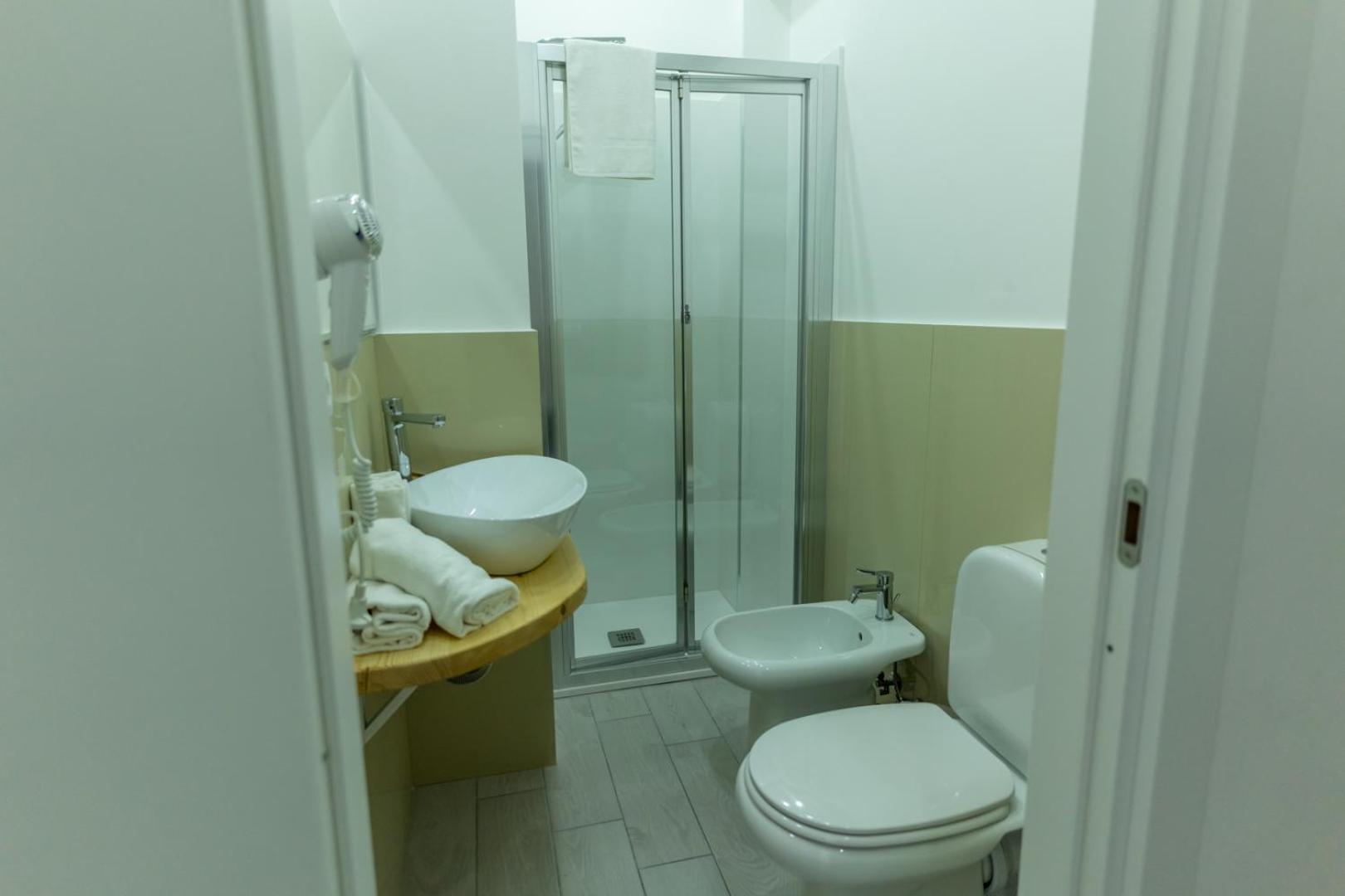 Deluxe Double Room with Sea View - Photo 3