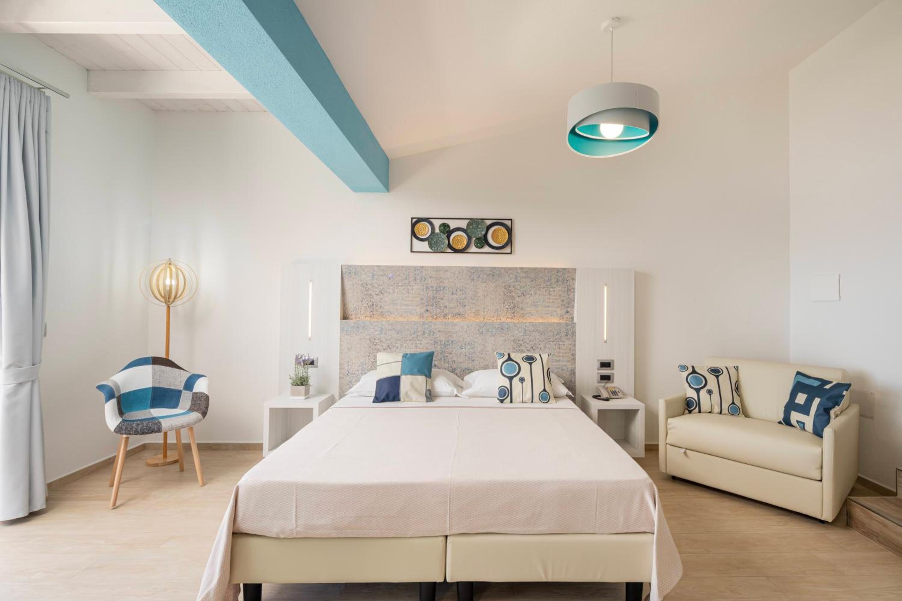 Deluxe Double or Twin Room with Sea View - Photo 3