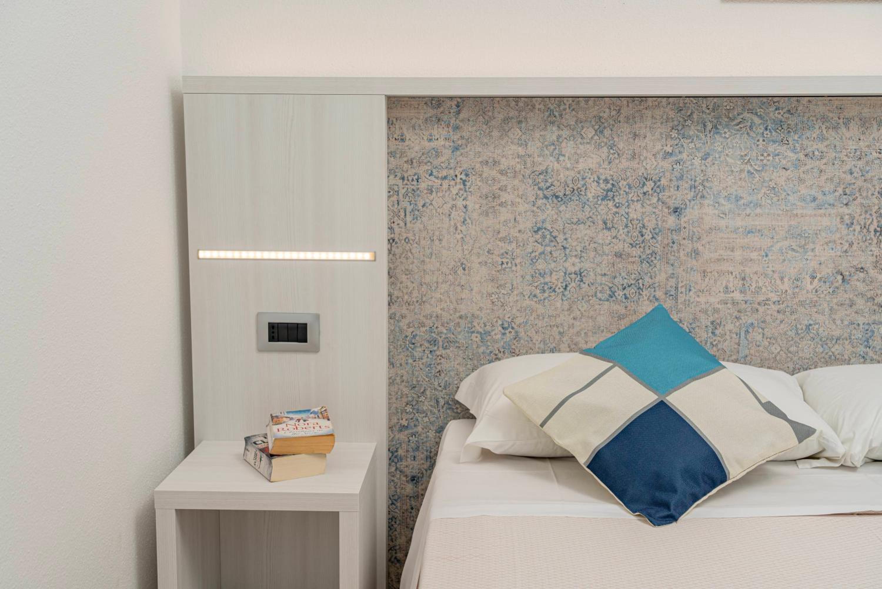 Deluxe Double or Twin Room with Sea View - Photo 2