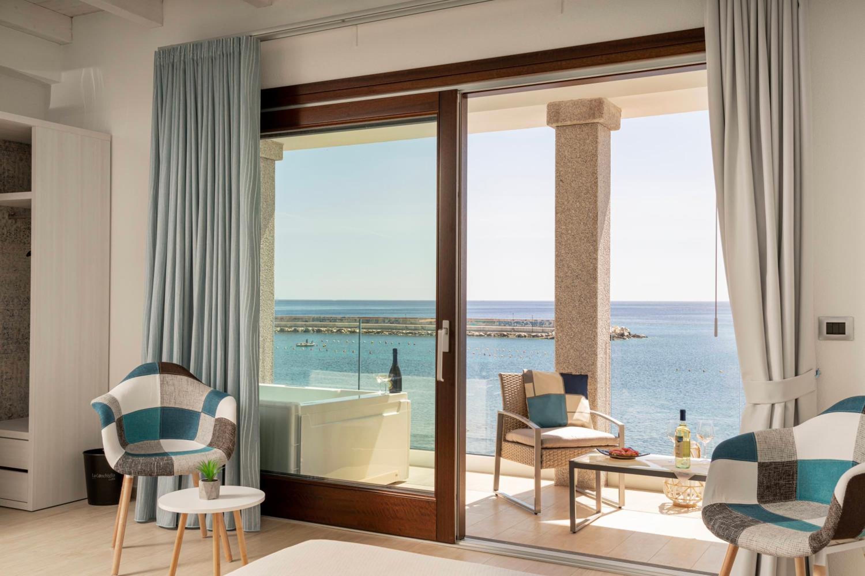 Deluxe Double or Twin Room with Sea View - Photo 8