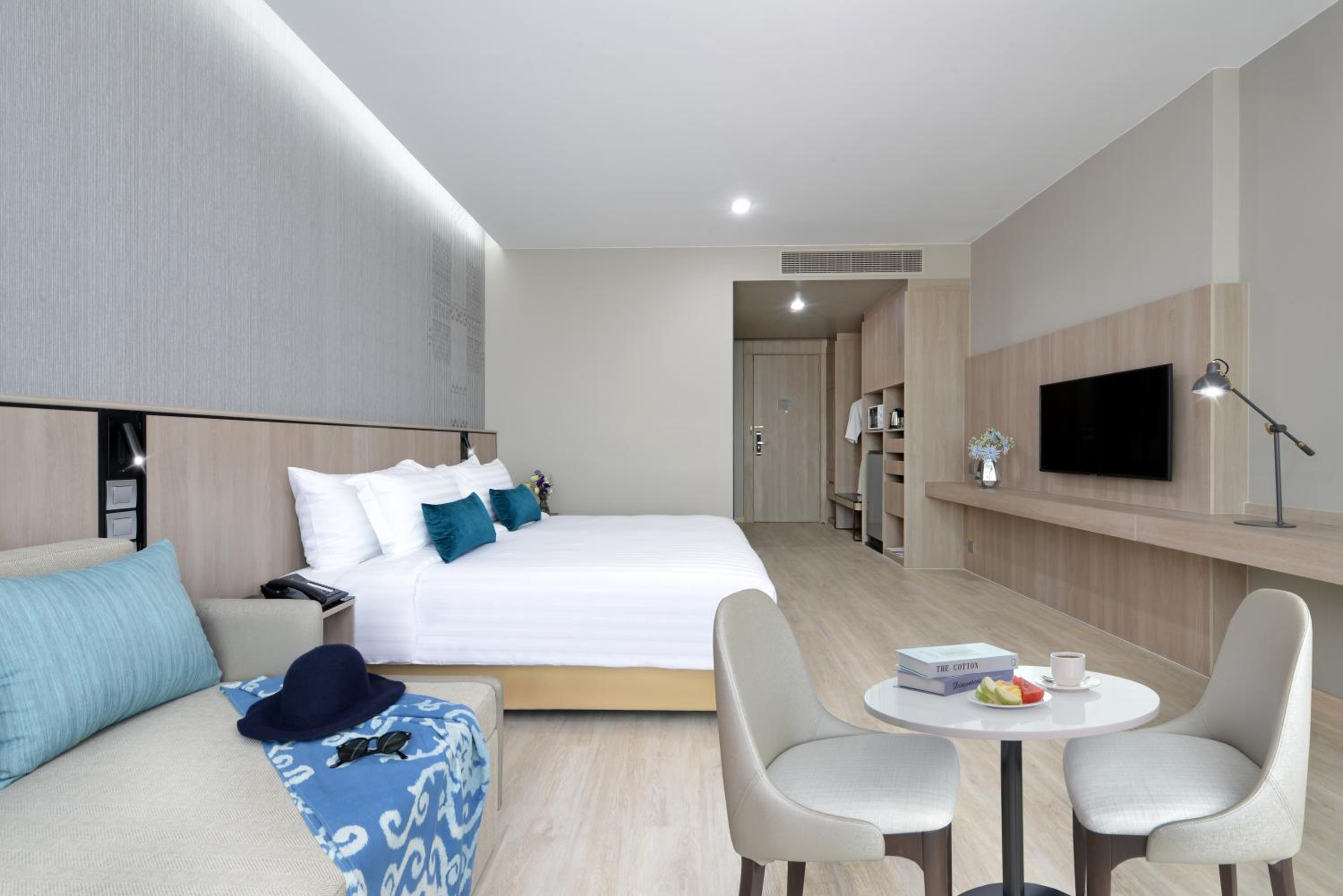 Grand Deluxe King Suite  2 Pax - Photo 17