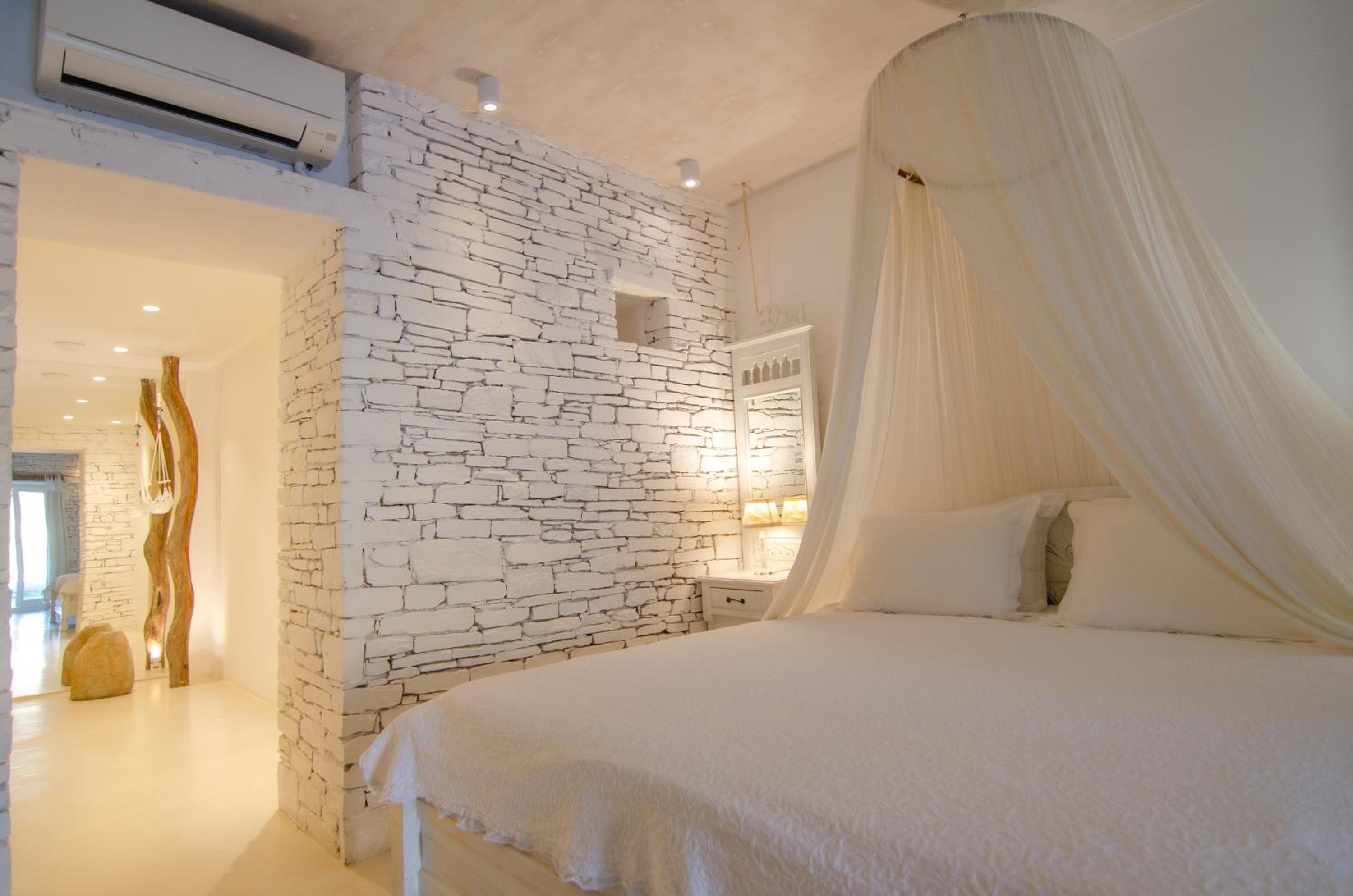 Junior Suite with Partial Sea View - Photo 1