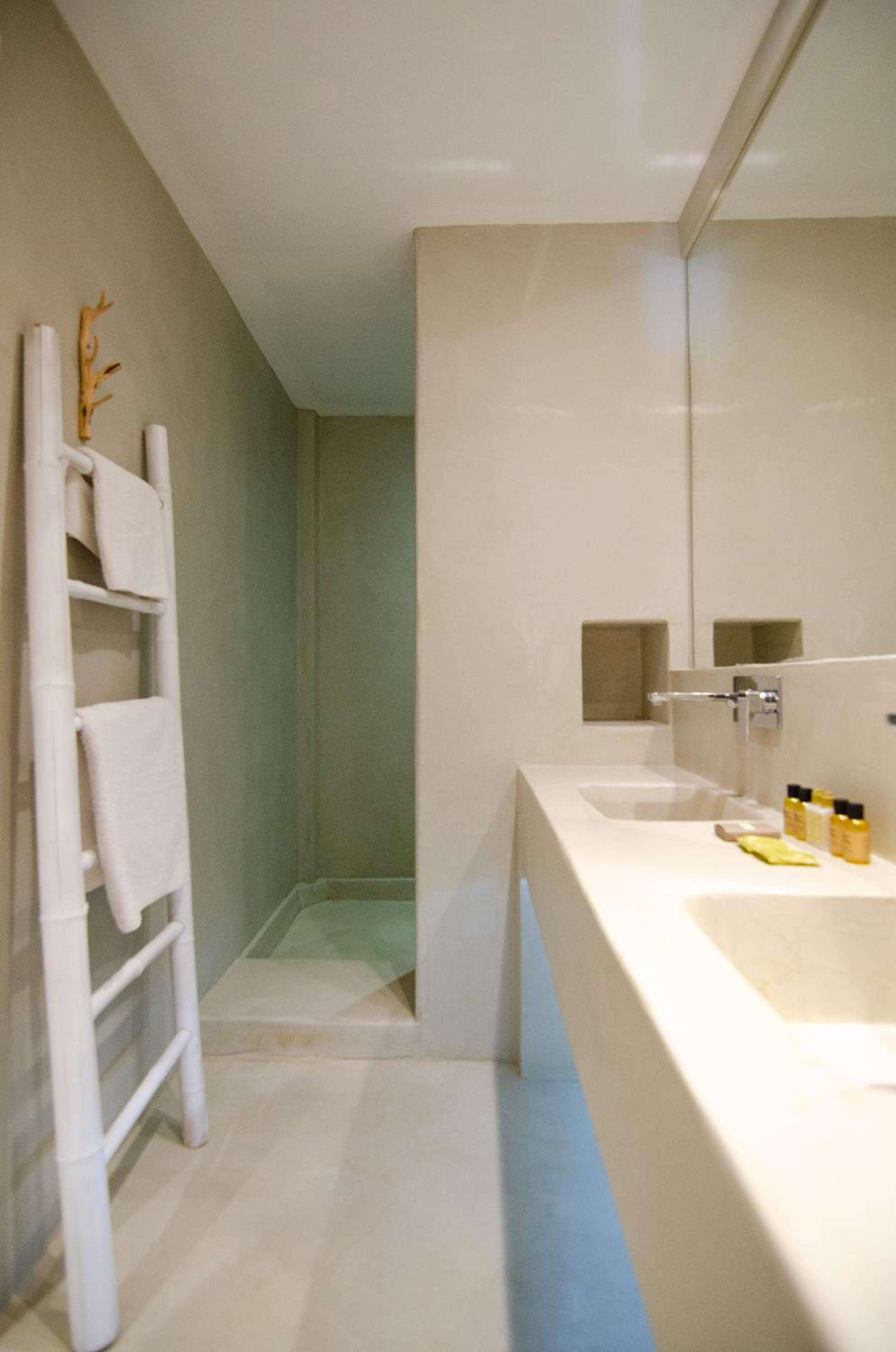 Junior Suite with Partial Sea View - Photo 2
