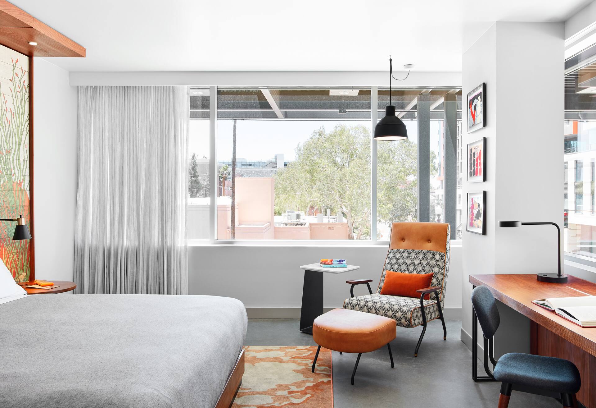 1 King Bed Corner Room photo 1