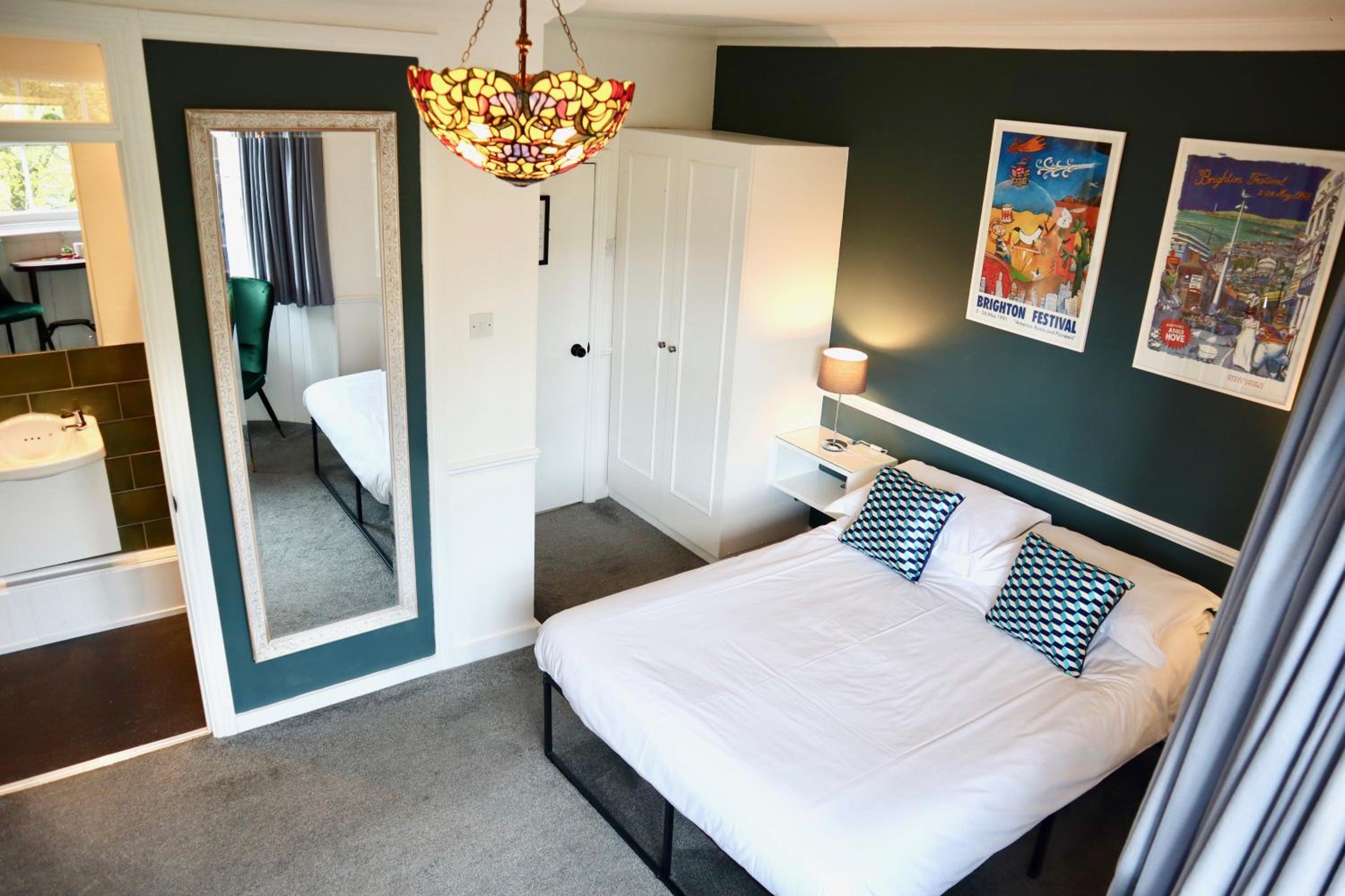 Large Double Room - Photo 2